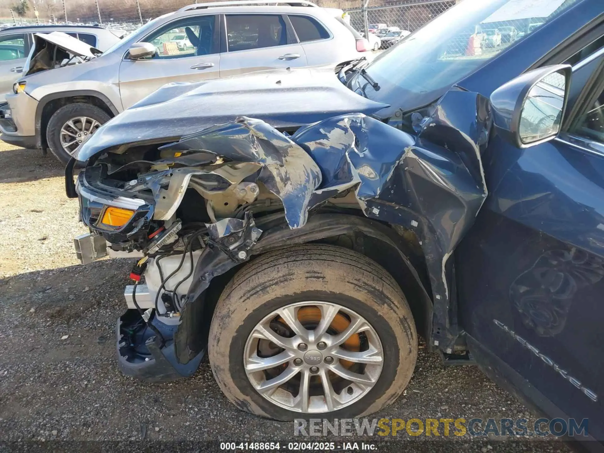 6 Photograph of a damaged car 1C4PJMCX4KD469454 JEEP CHEROKEE 2019