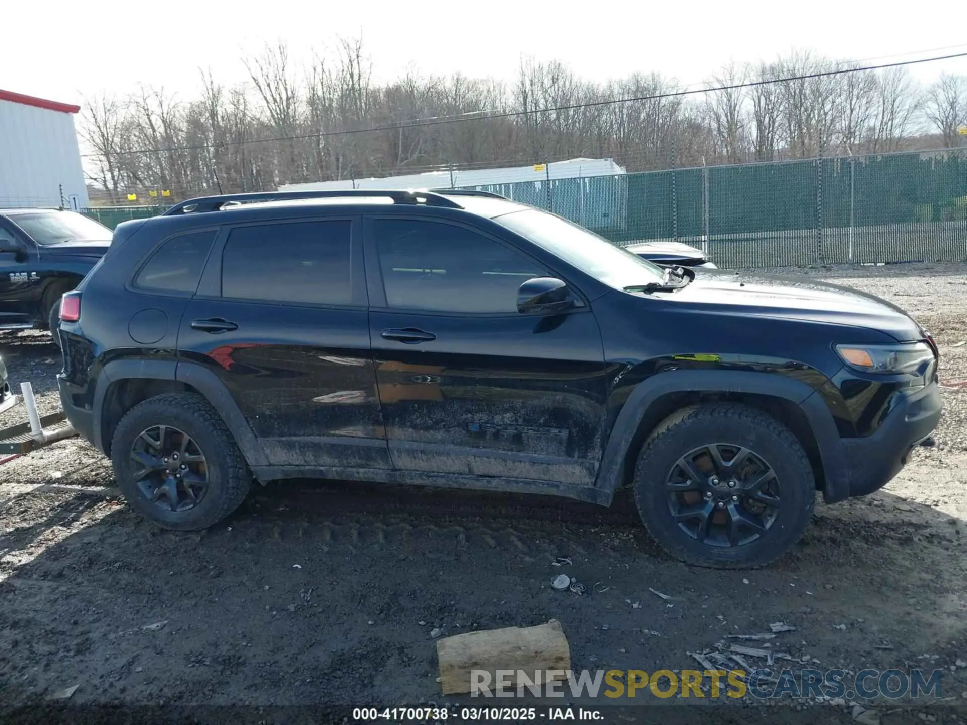 13 Photograph of a damaged car 1C4PJMCX8KD464323 JEEP CHEROKEE 2019