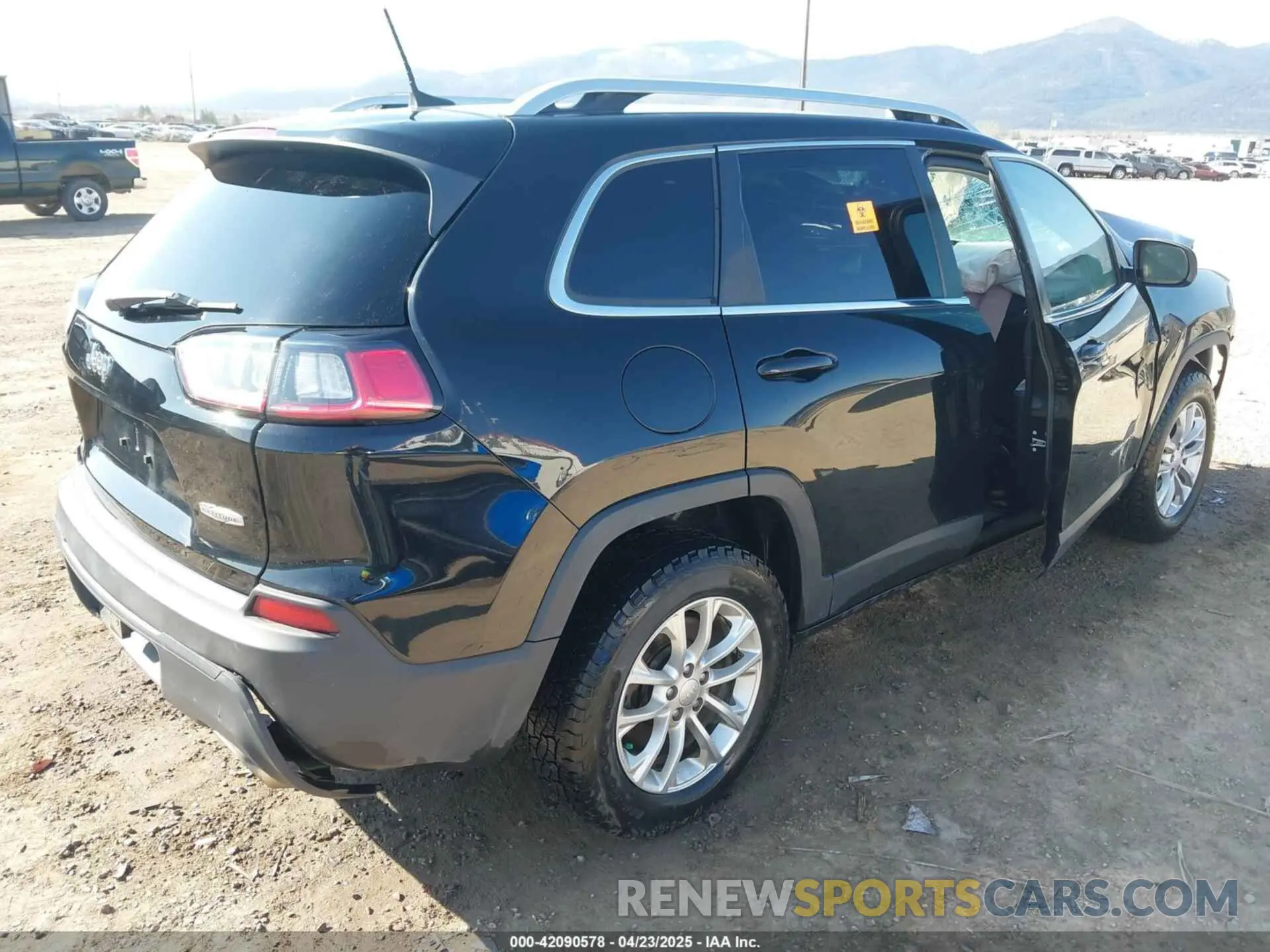 4 Фотография поврежденного автомобиля 1C4PJMCX9KD131399 JEEP CHEROKEE 2019