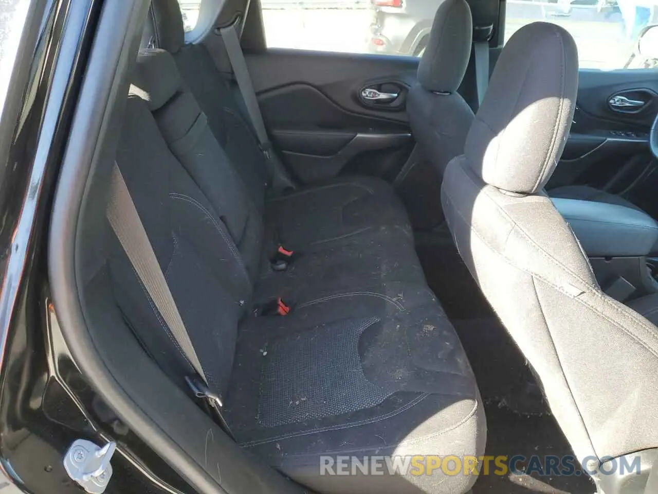 11 Photograph of a damaged car 1C4PJMCX9KD155296 JEEP CHEROKEE 2019