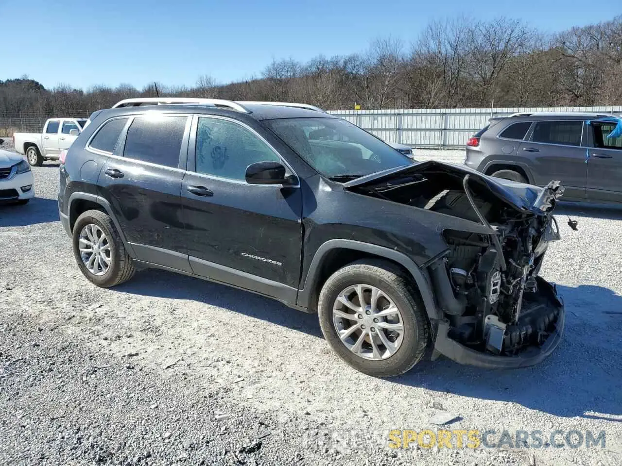 4 Photograph of a damaged car 1C4PJMCX9KD155296 JEEP CHEROKEE 2019