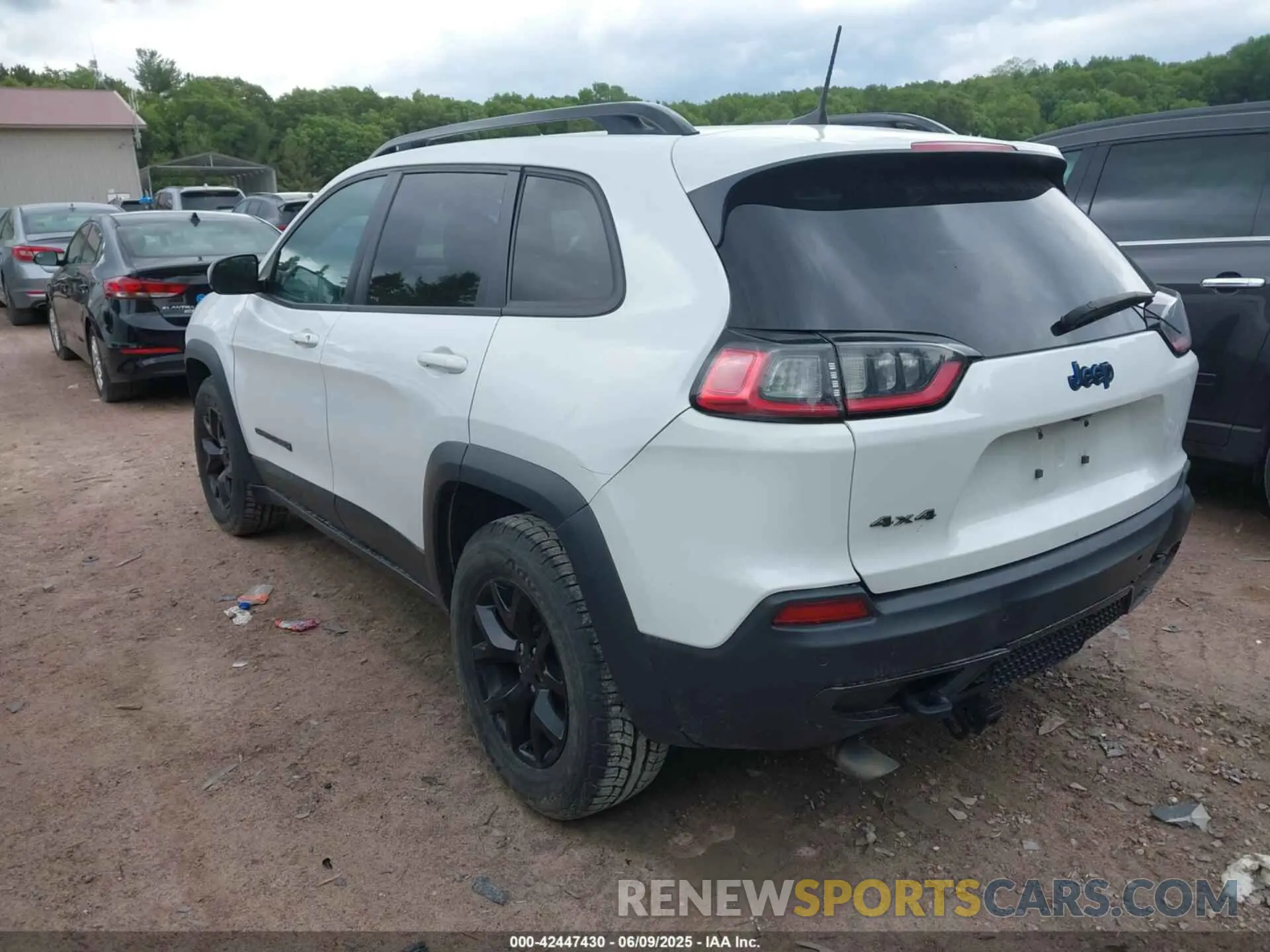 3 Фотография поврежденного автомобиля 1C4PJMCX9KD476710 JEEP CHEROKEE 2019