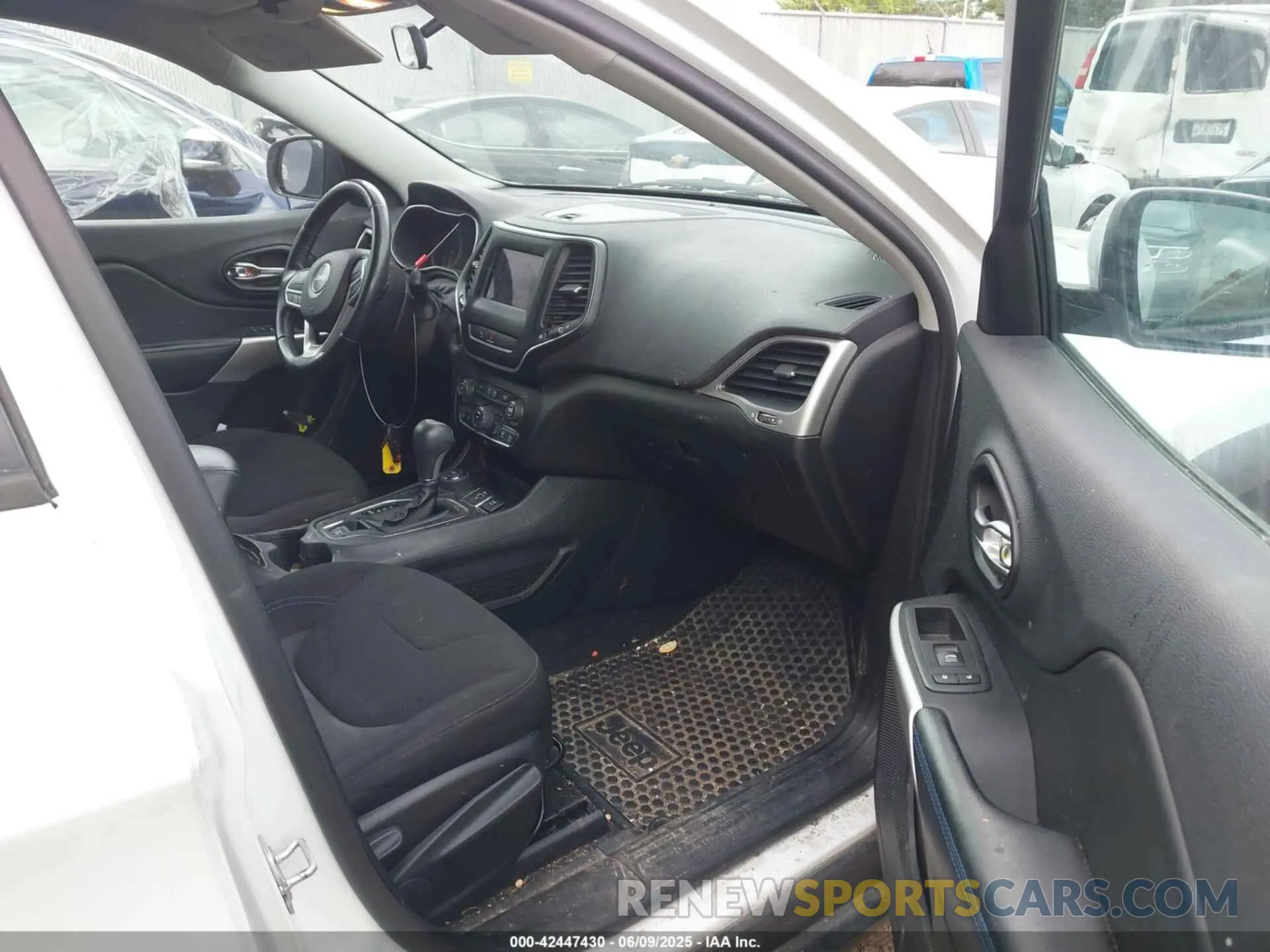 5 Фотография поврежденного автомобиля 1C4PJMCX9KD476710 JEEP CHEROKEE 2019