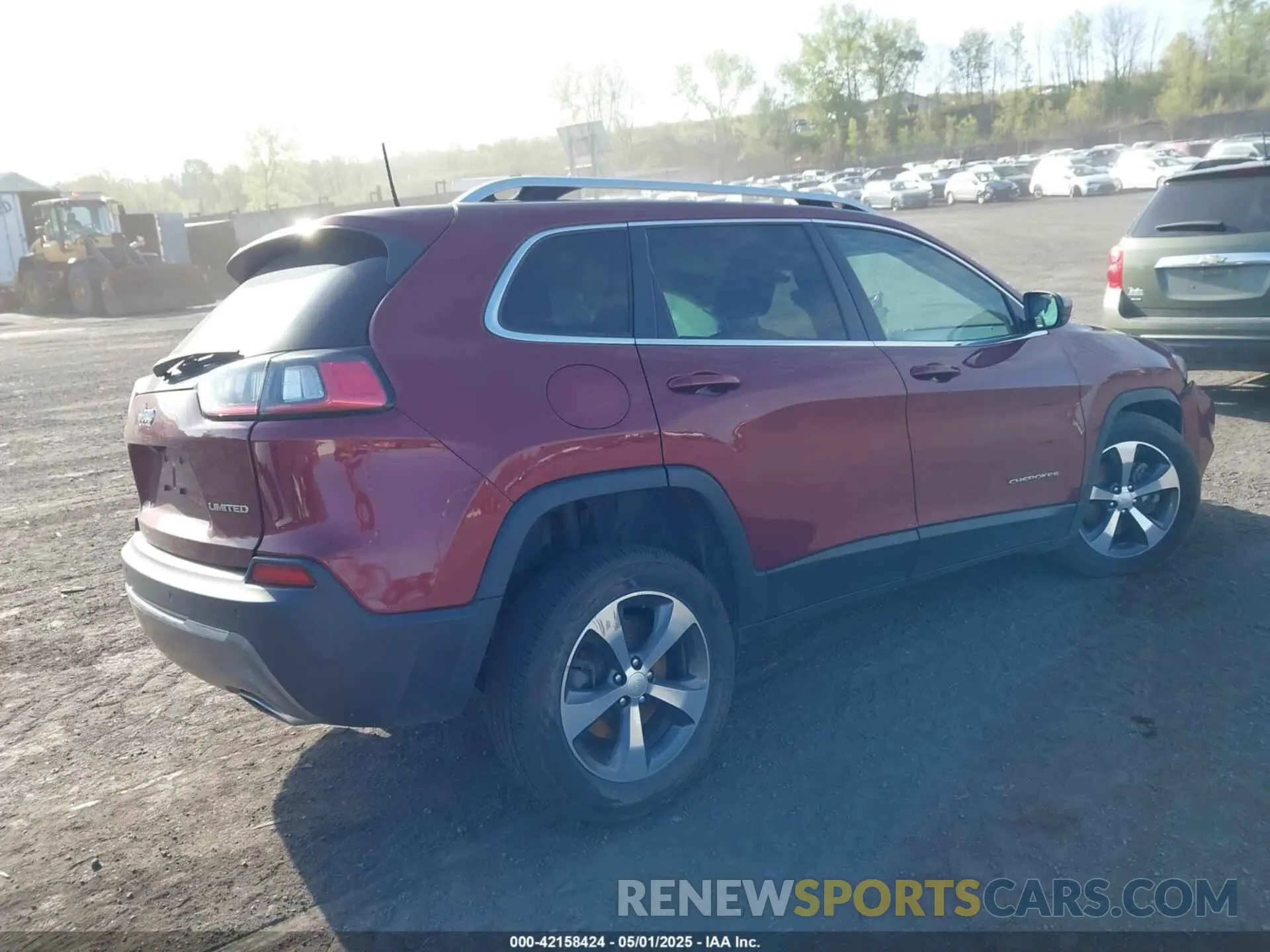 4 Photograph of a damaged car 1C4PJMDN0KD299607 JEEP CHEROKEE 2019