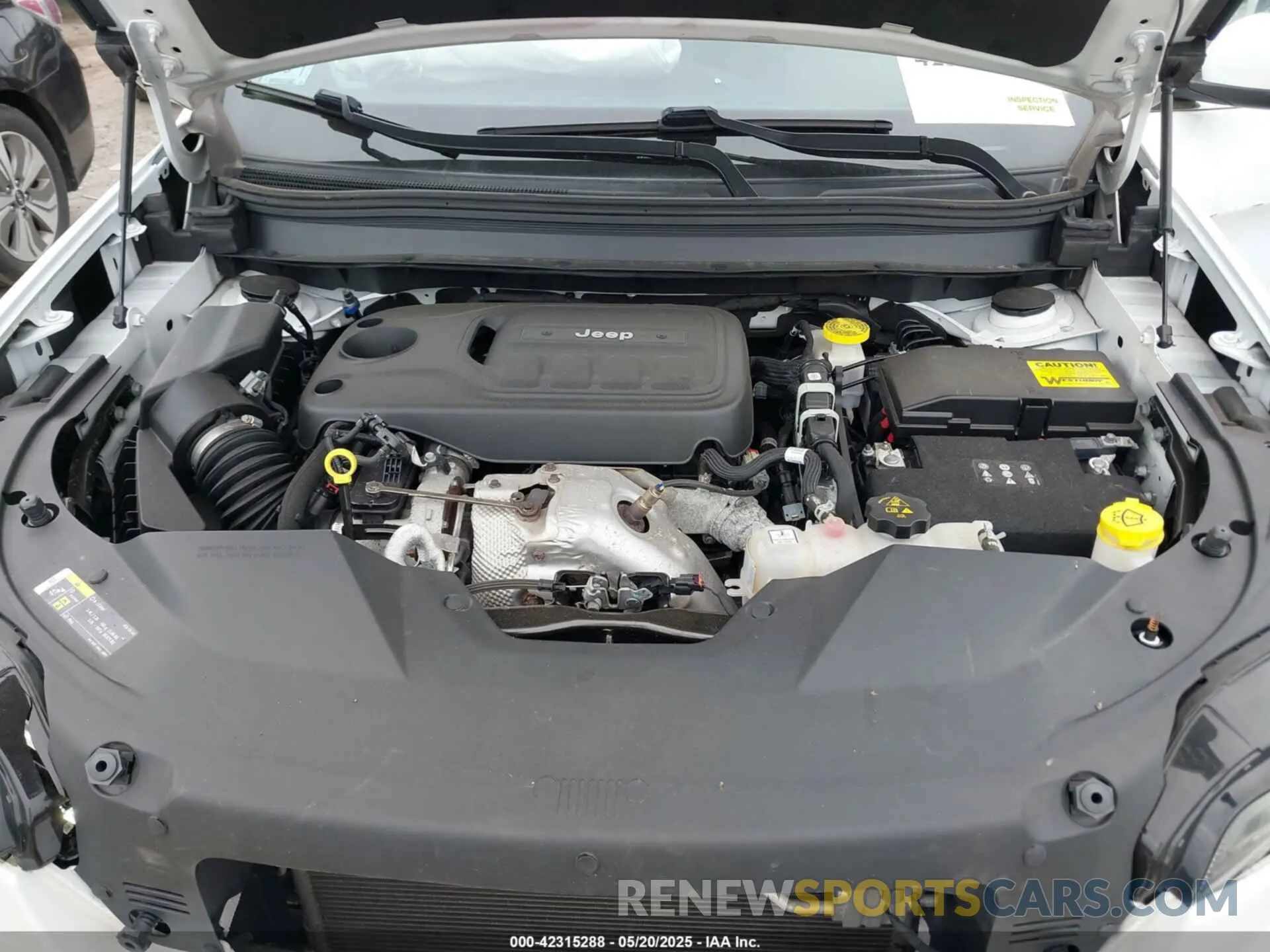 10 Photograph of a damaged car 1C4PJMDN1KD251257 JEEP CHEROKEE 2019