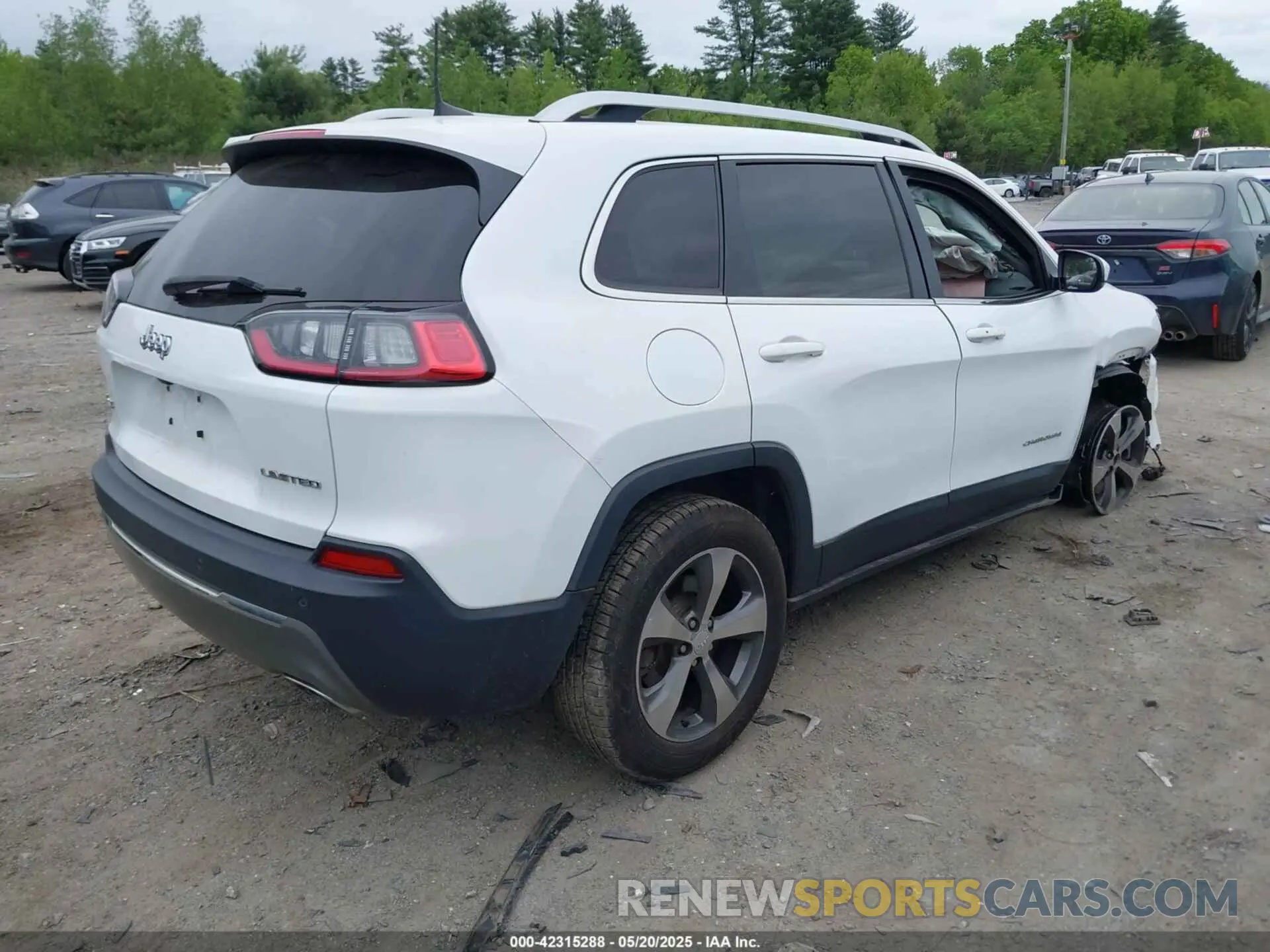 4 Photograph of a damaged car 1C4PJMDN1KD251257 JEEP CHEROKEE 2019