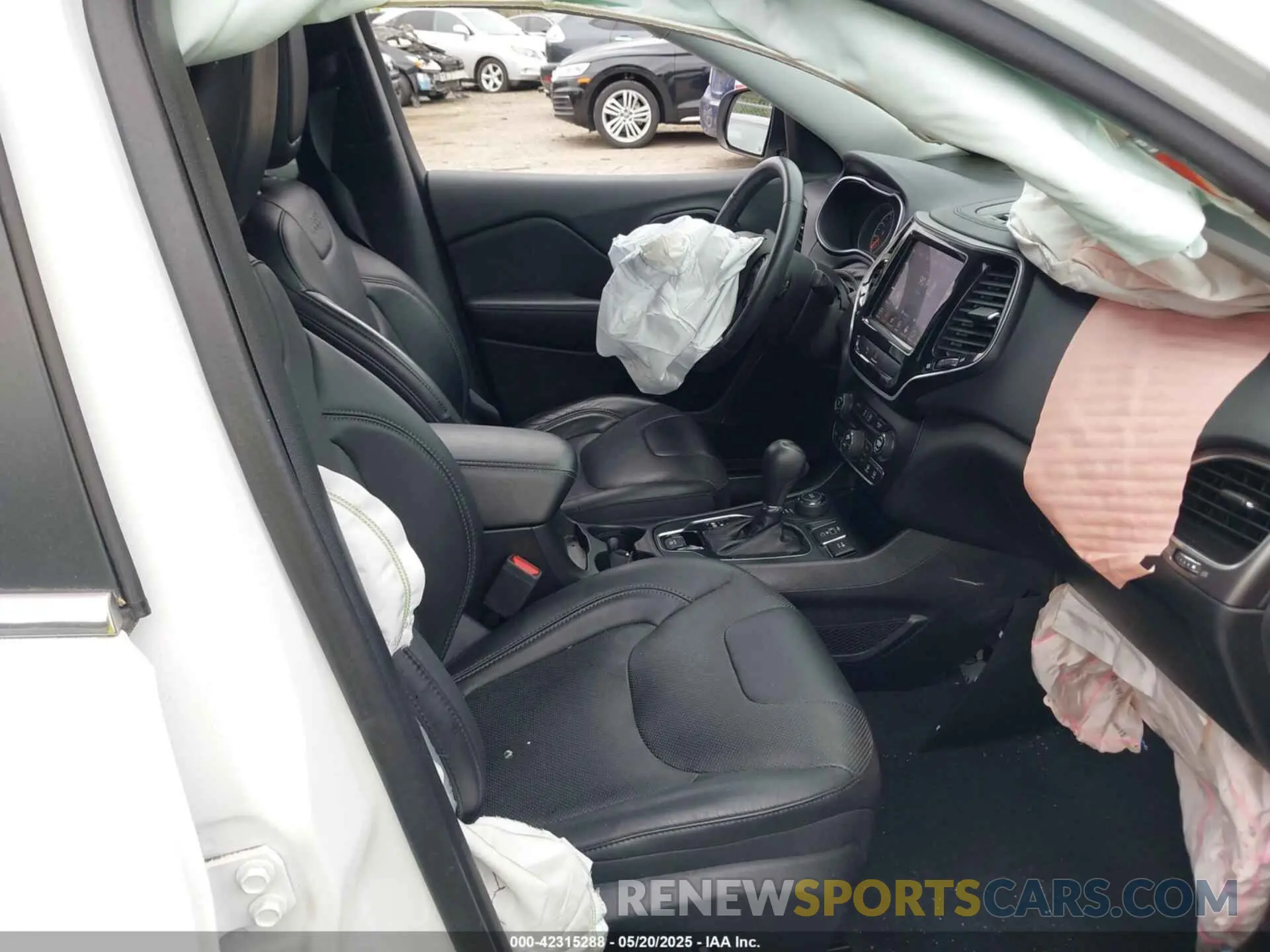 5 Photograph of a damaged car 1C4PJMDN1KD251257 JEEP CHEROKEE 2019