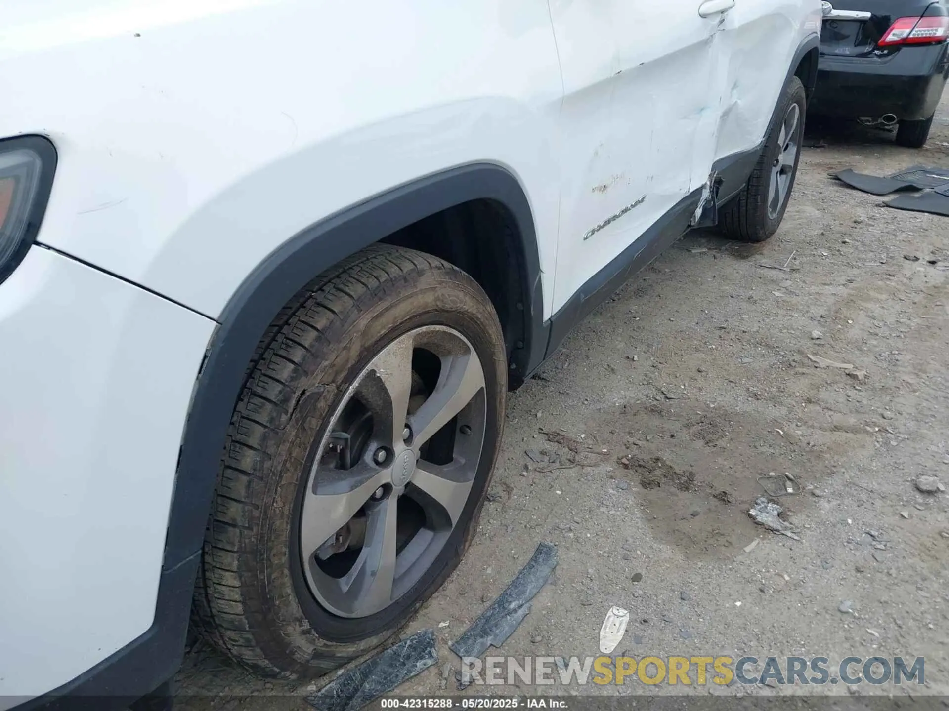 6 Photograph of a damaged car 1C4PJMDN1KD251257 JEEP CHEROKEE 2019
