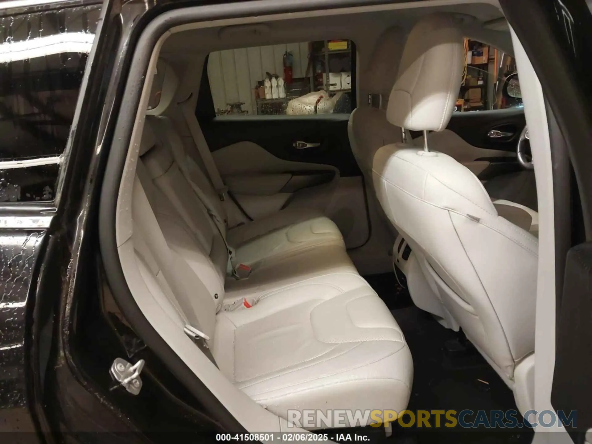 8 Photograph of a damaged car 1C4PJMDN4KD190051 JEEP CHEROKEE 2019