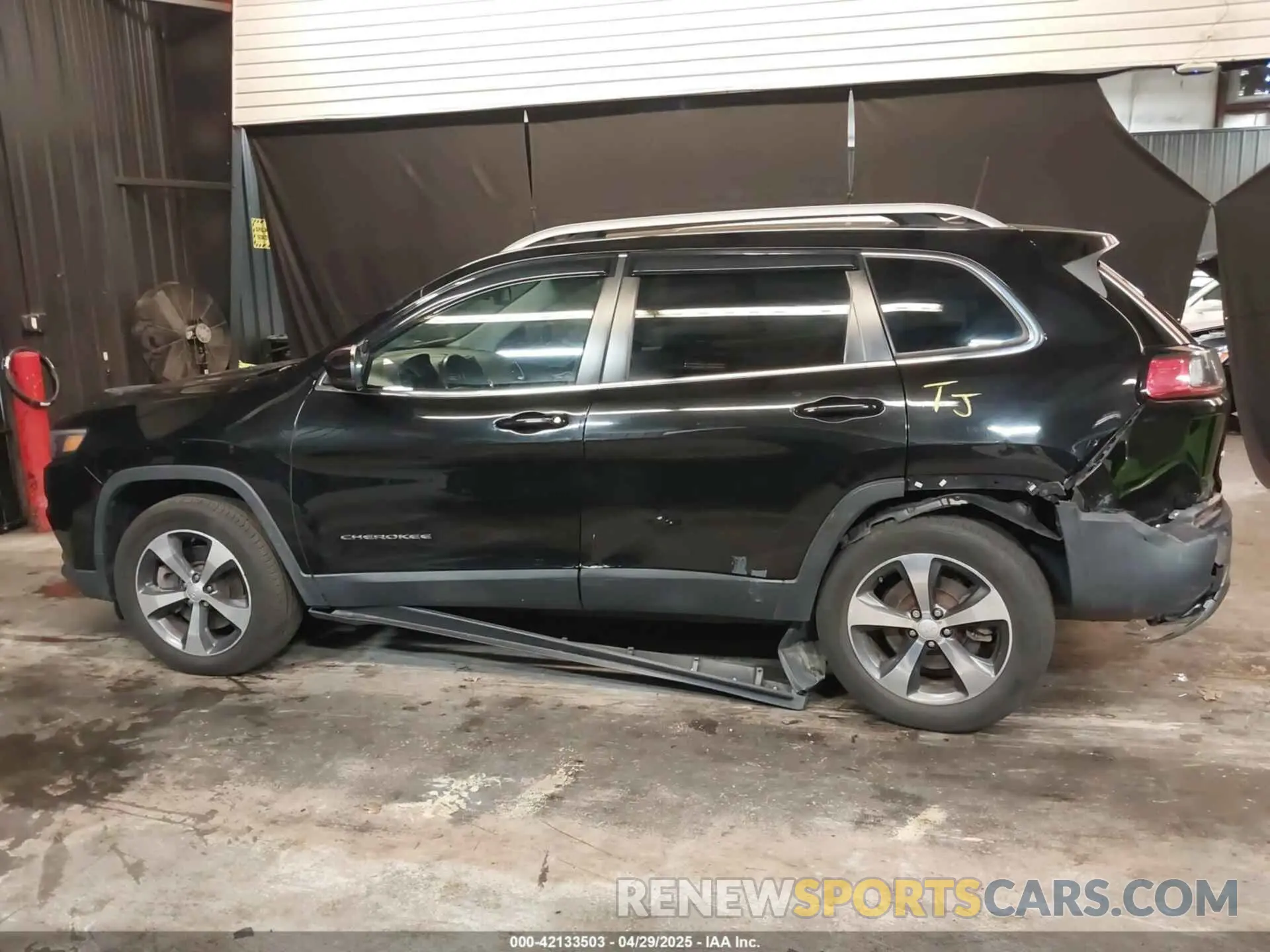15 Фотография поврежденного автомобиля 1C4PJMDN4KD238762 JEEP CHEROKEE 2019