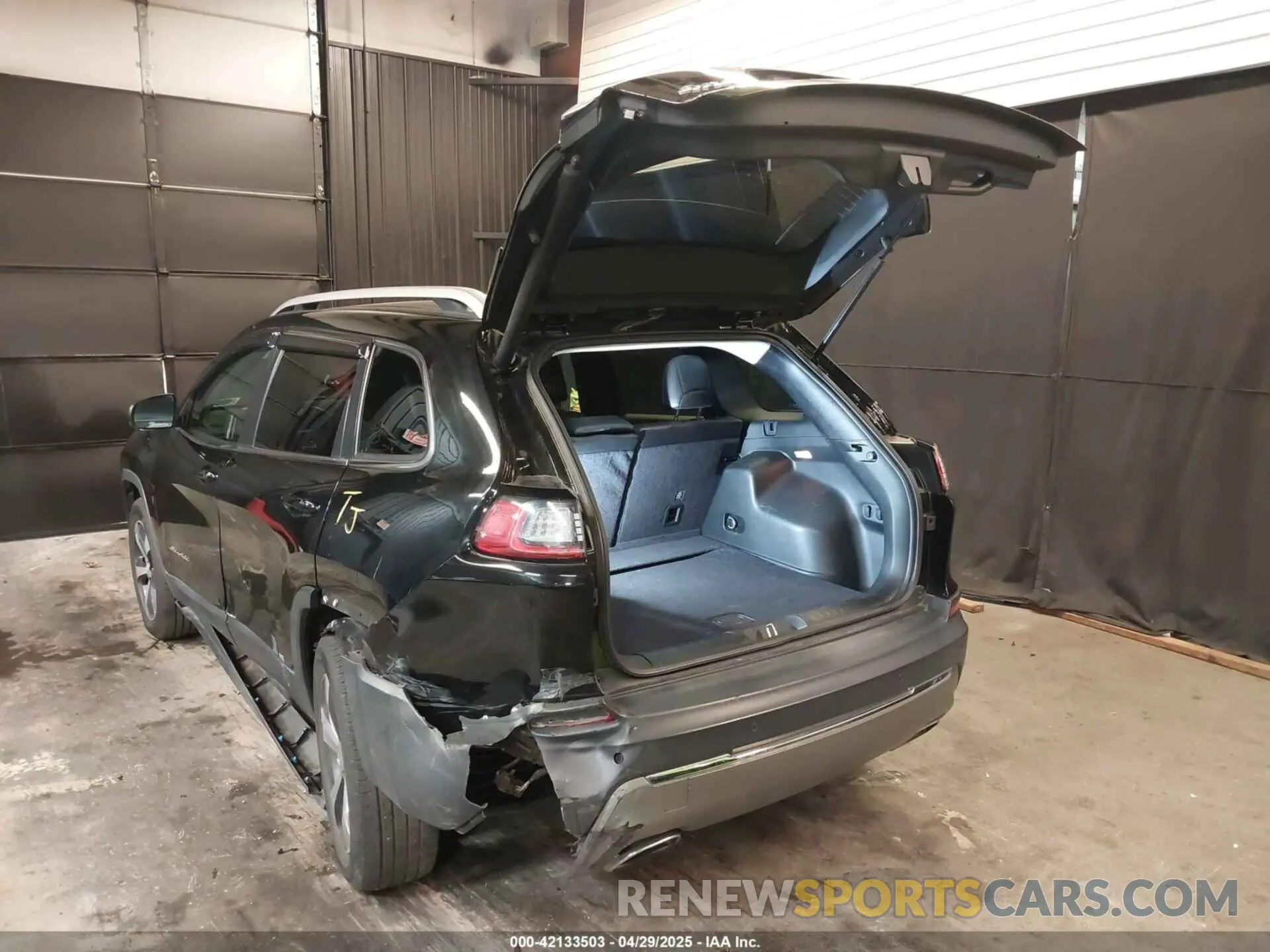 3 Фотография поврежденного автомобиля 1C4PJMDN4KD238762 JEEP CHEROKEE 2019