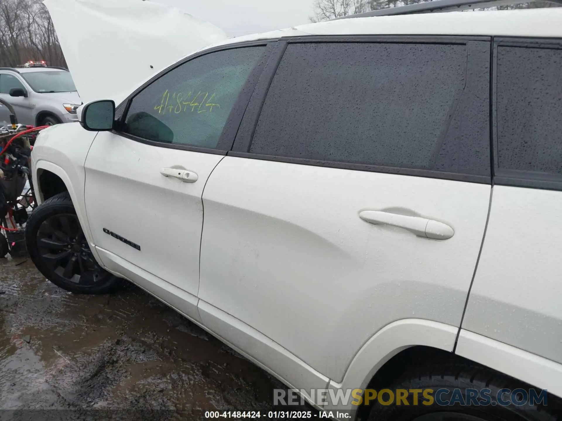 15 Photograph of a damaged car 1C4PJMDN4KD367276 JEEP CHEROKEE 2019