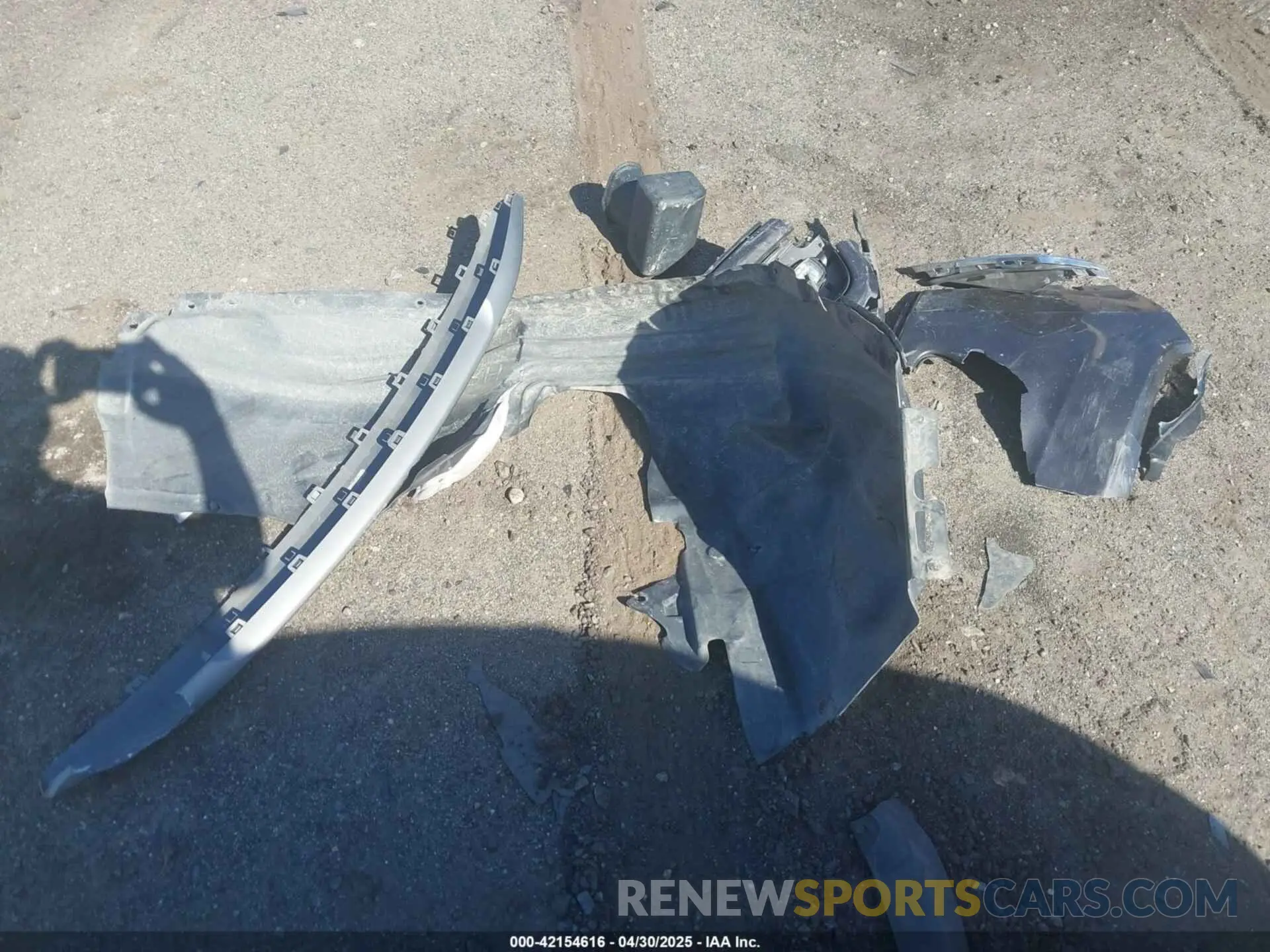 12 Photograph of a damaged car 1C4PJMDN5KD169421 JEEP CHEROKEE 2019
