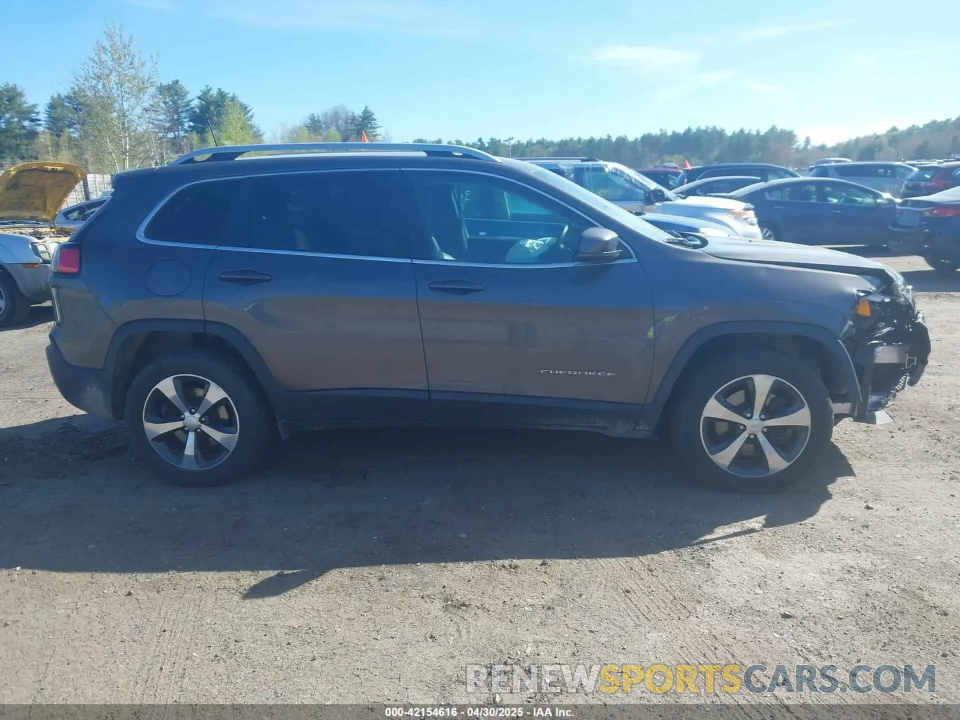 14 Photograph of a damaged car 1C4PJMDN5KD169421 JEEP CHEROKEE 2019