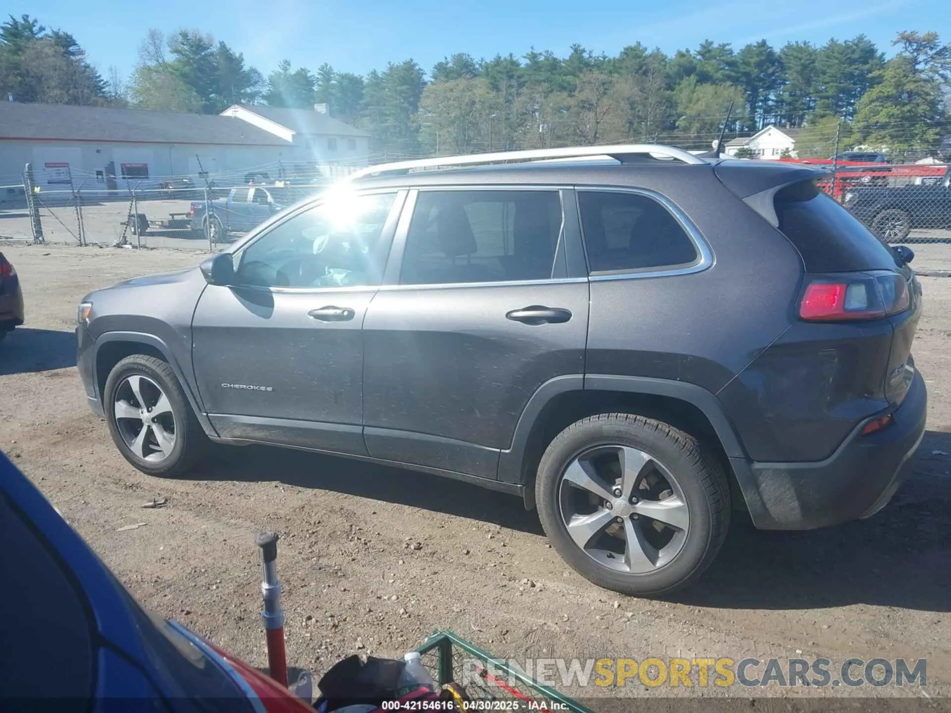 15 Photograph of a damaged car 1C4PJMDN5KD169421 JEEP CHEROKEE 2019