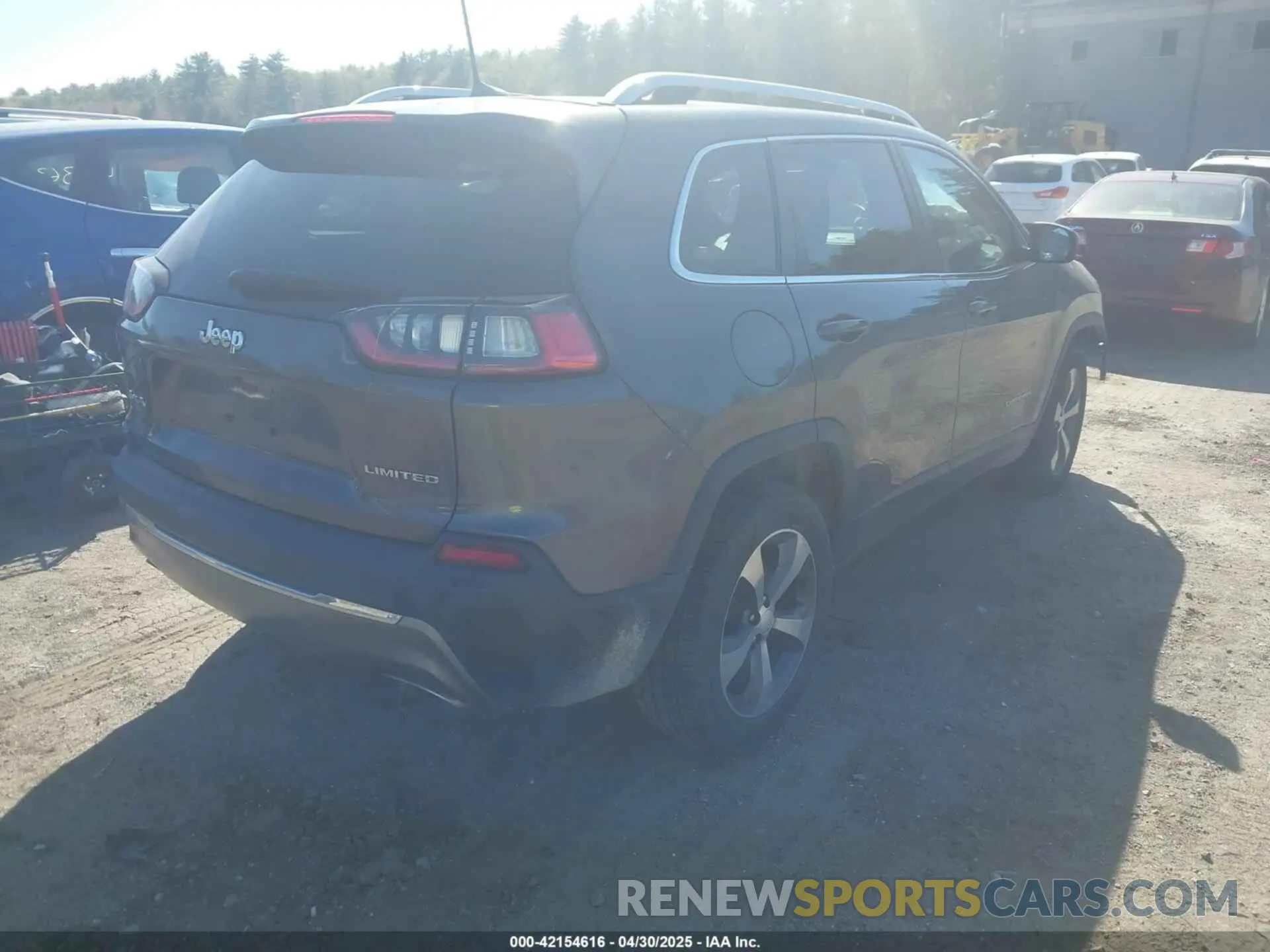 4 Photograph of a damaged car 1C4PJMDN5KD169421 JEEP CHEROKEE 2019