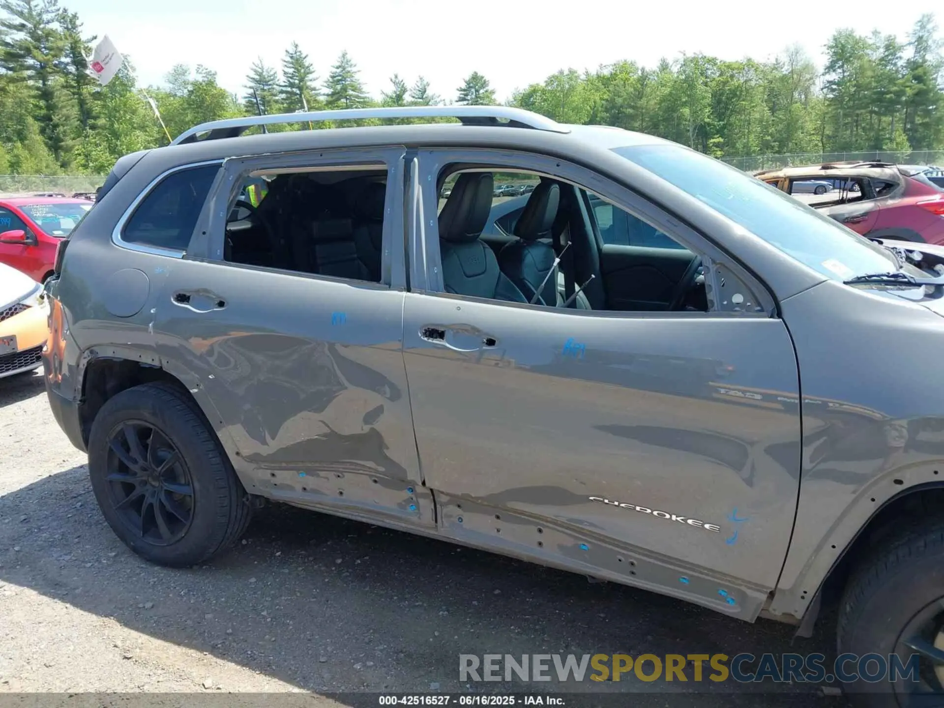 12 Photograph of a damaged car 1C4PJMDN5KD408546 JEEP CHEROKEE 2019