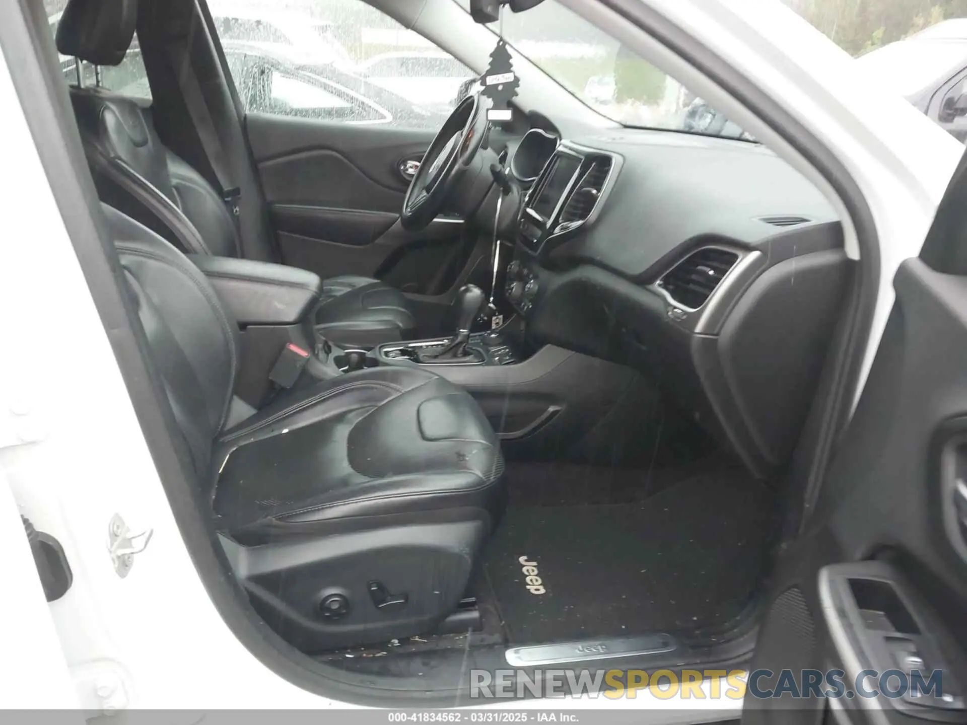 5 Photograph of a damaged car 1C4PJMDN9KD173231 JEEP CHEROKEE 2019