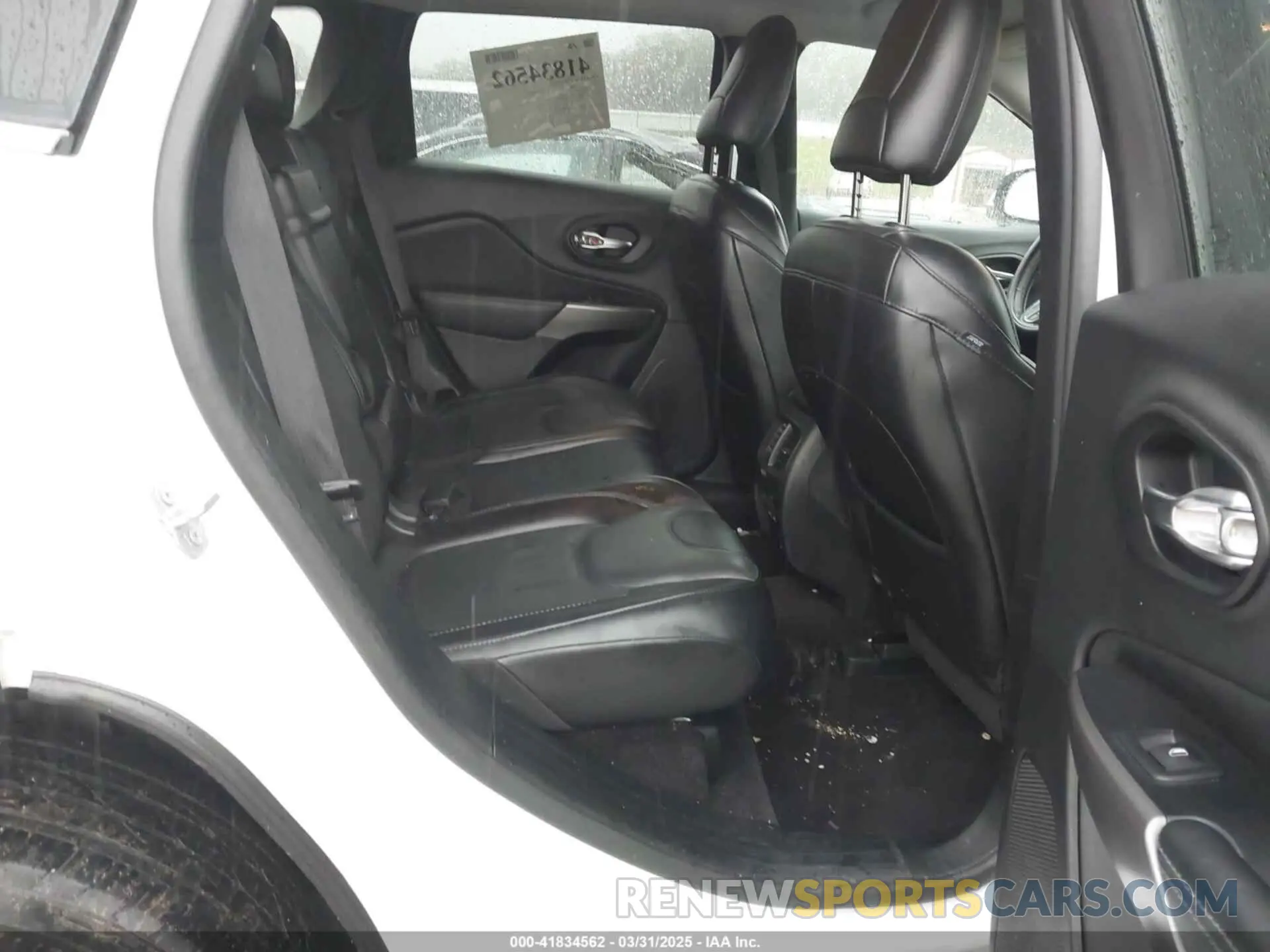 8 Photograph of a damaged car 1C4PJMDN9KD173231 JEEP CHEROKEE 2019