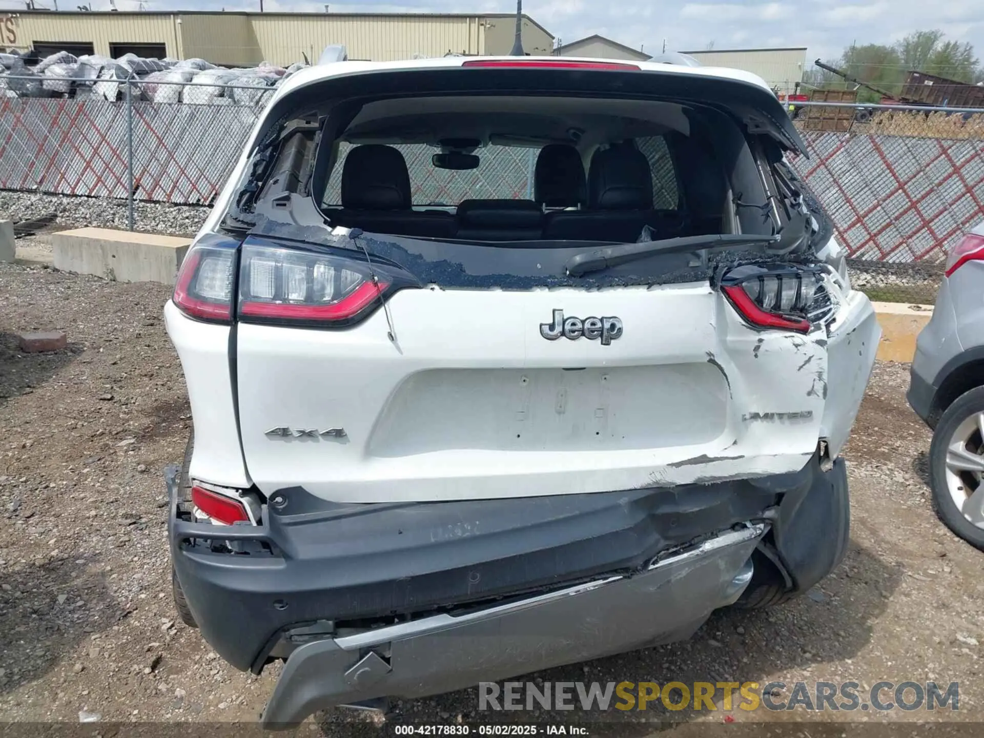 16 Photograph of a damaged car 1C4PJMDN9KD180308 JEEP CHEROKEE 2019