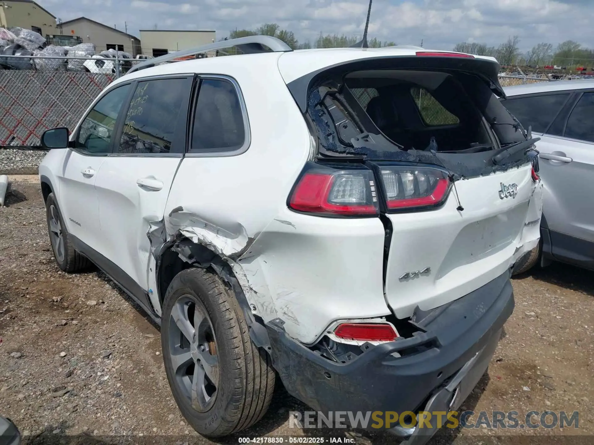 3 Photograph of a damaged car 1C4PJMDN9KD180308 JEEP CHEROKEE 2019