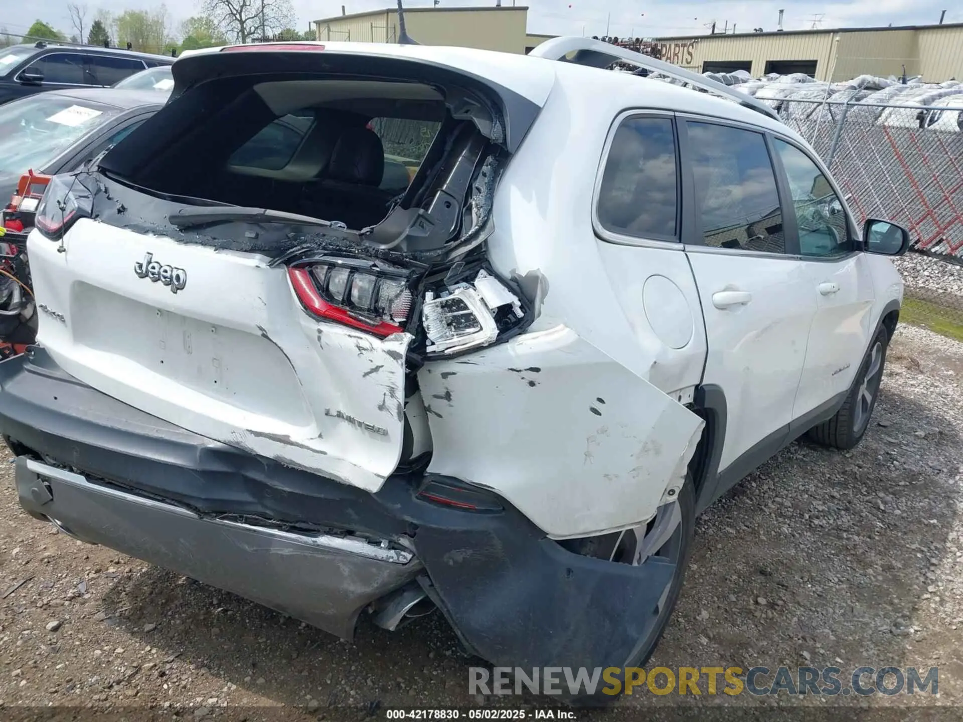 4 Photograph of a damaged car 1C4PJMDN9KD180308 JEEP CHEROKEE 2019