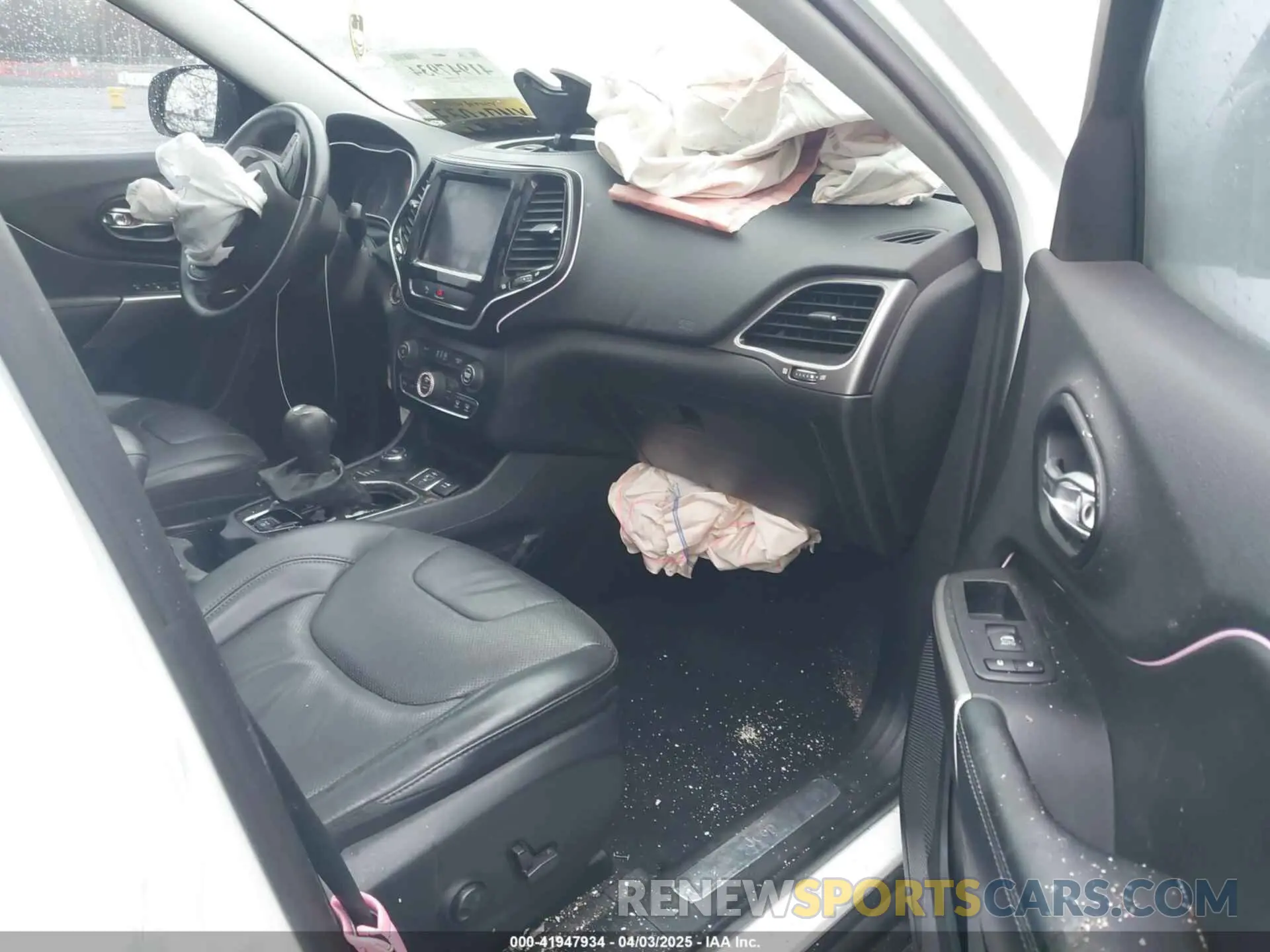5 Photograph of a damaged car 1C4PJMDNXKD352796 JEEP CHEROKEE 2019