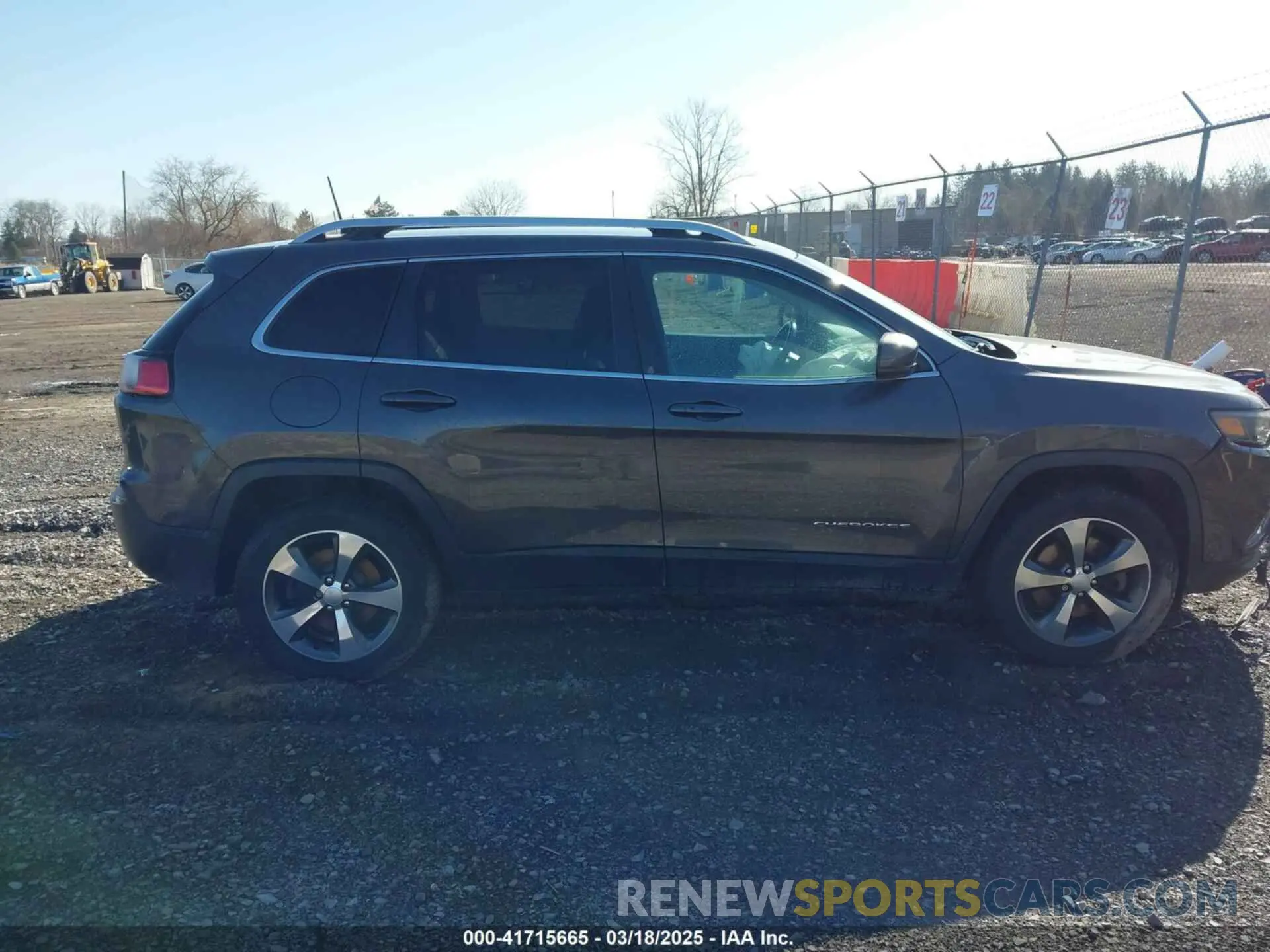 14 Photograph of a damaged car 1C4PJMDX0KD258170 JEEP CHEROKEE 2019