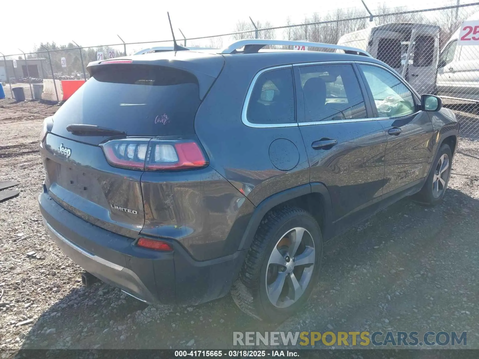 4 Photograph of a damaged car 1C4PJMDX0KD258170 JEEP CHEROKEE 2019