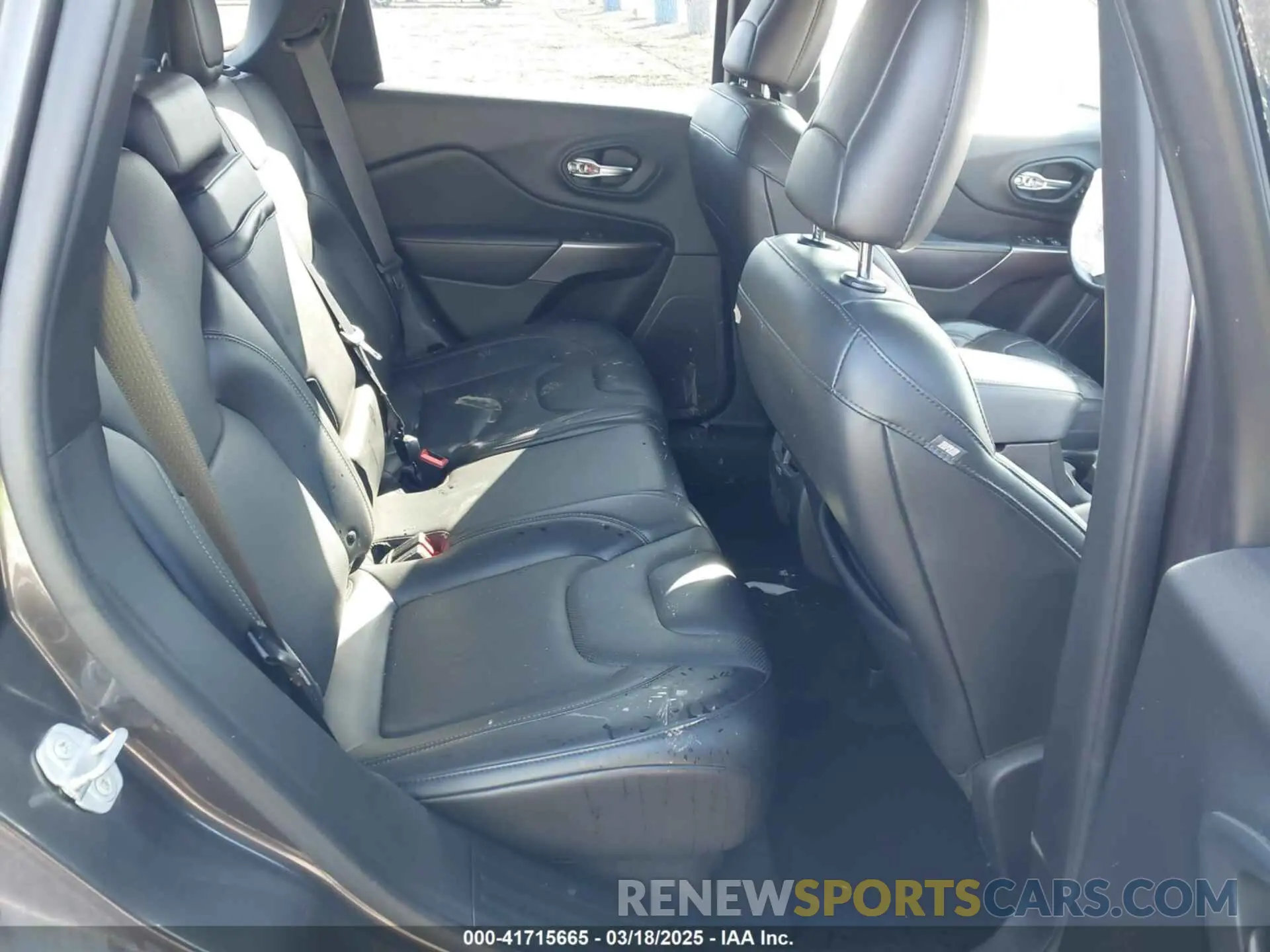 8 Photograph of a damaged car 1C4PJMDX0KD258170 JEEP CHEROKEE 2019
