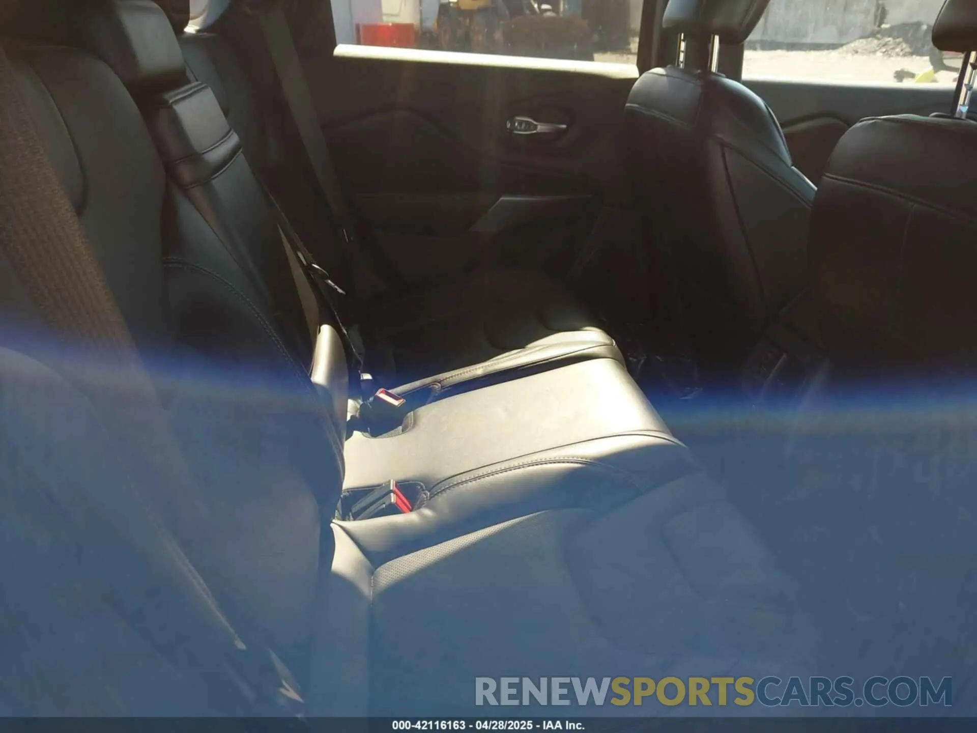 8 Фотография поврежденного автомобиля 1C4PJMDX0KD319579 JEEP CHEROKEE 2019