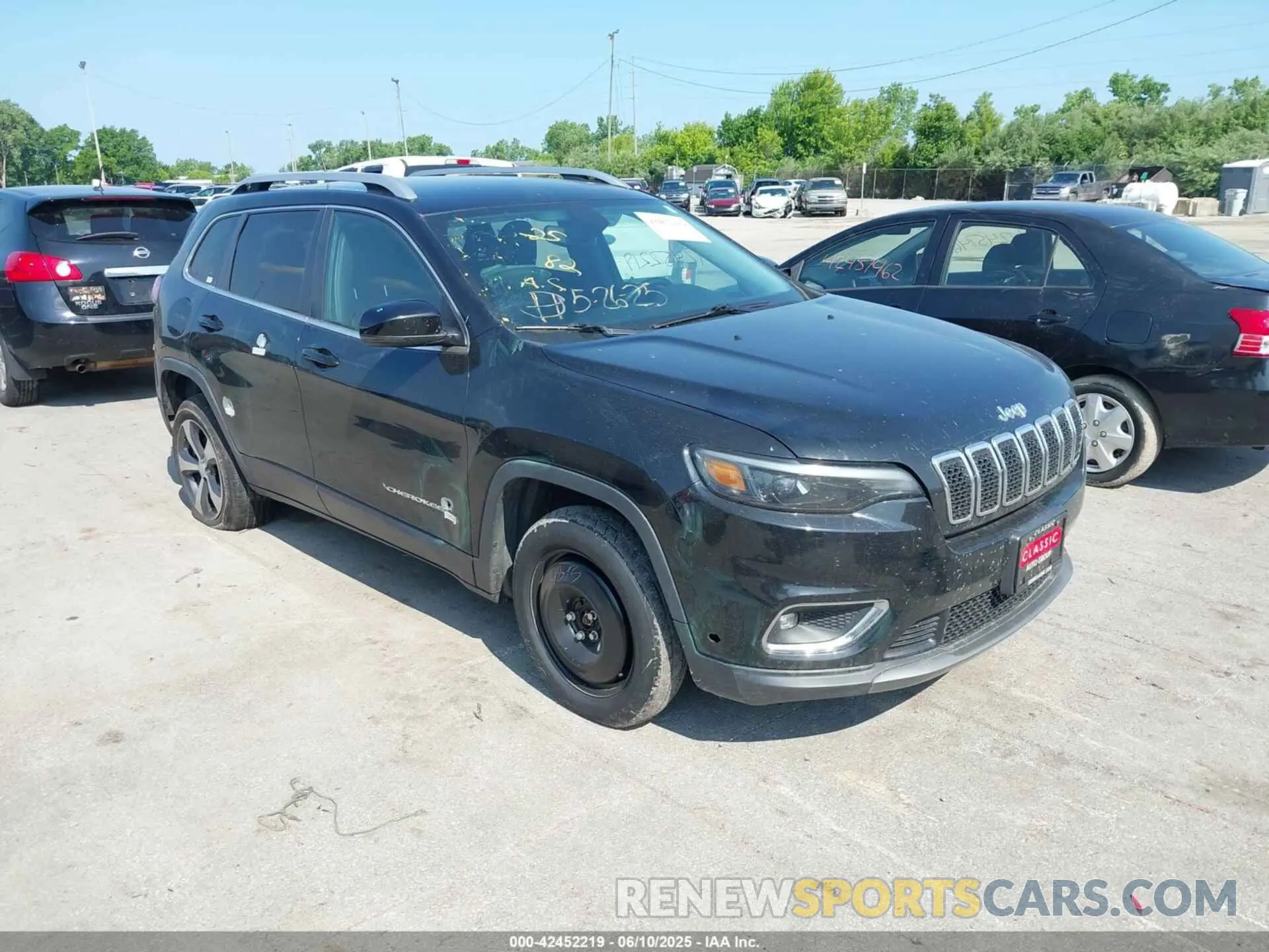 1 Photograph of a damaged car 1C4PJMDX0KD351884 JEEP CHEROKEE 2019