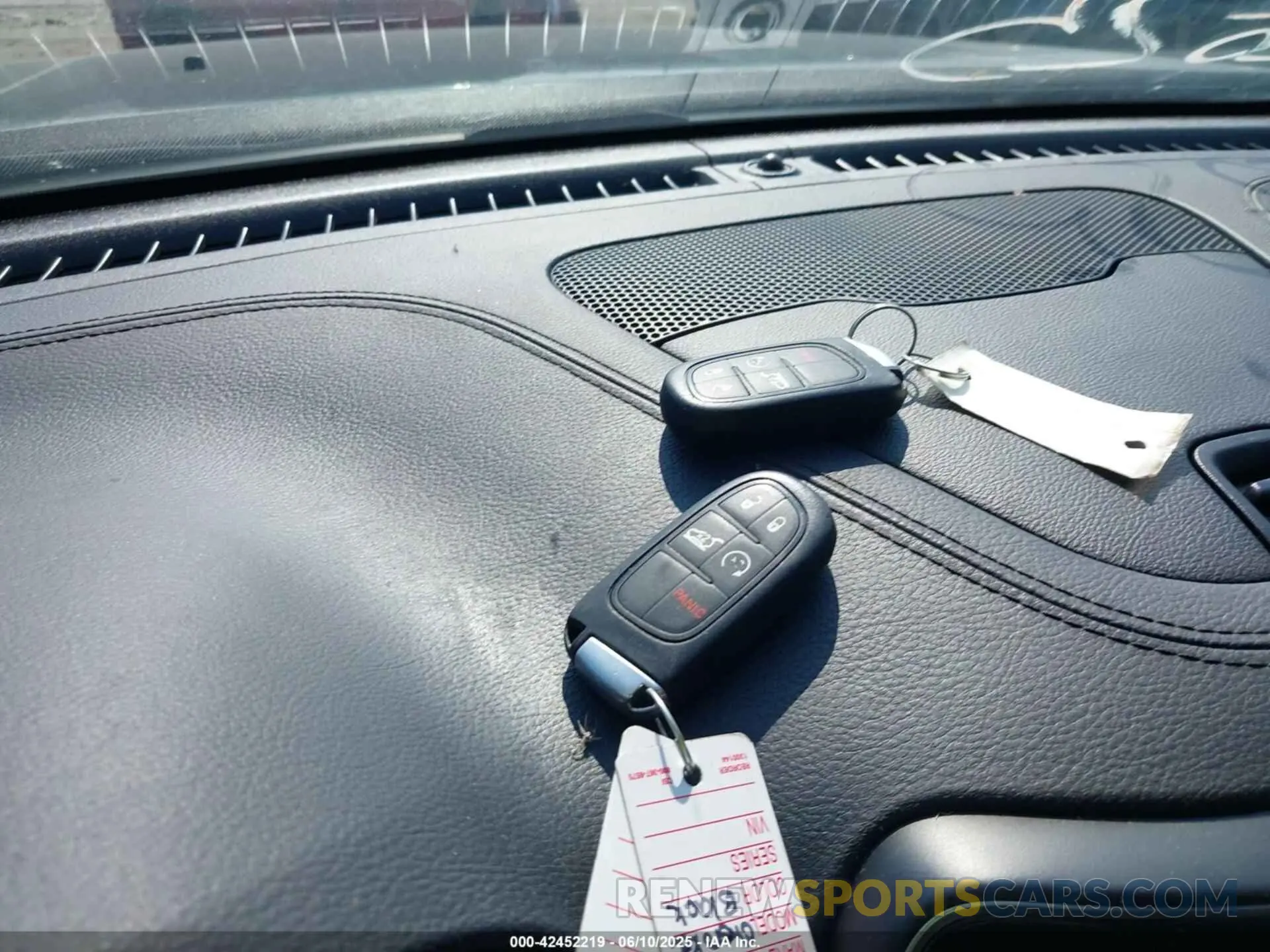 11 Photograph of a damaged car 1C4PJMDX0KD351884 JEEP CHEROKEE 2019