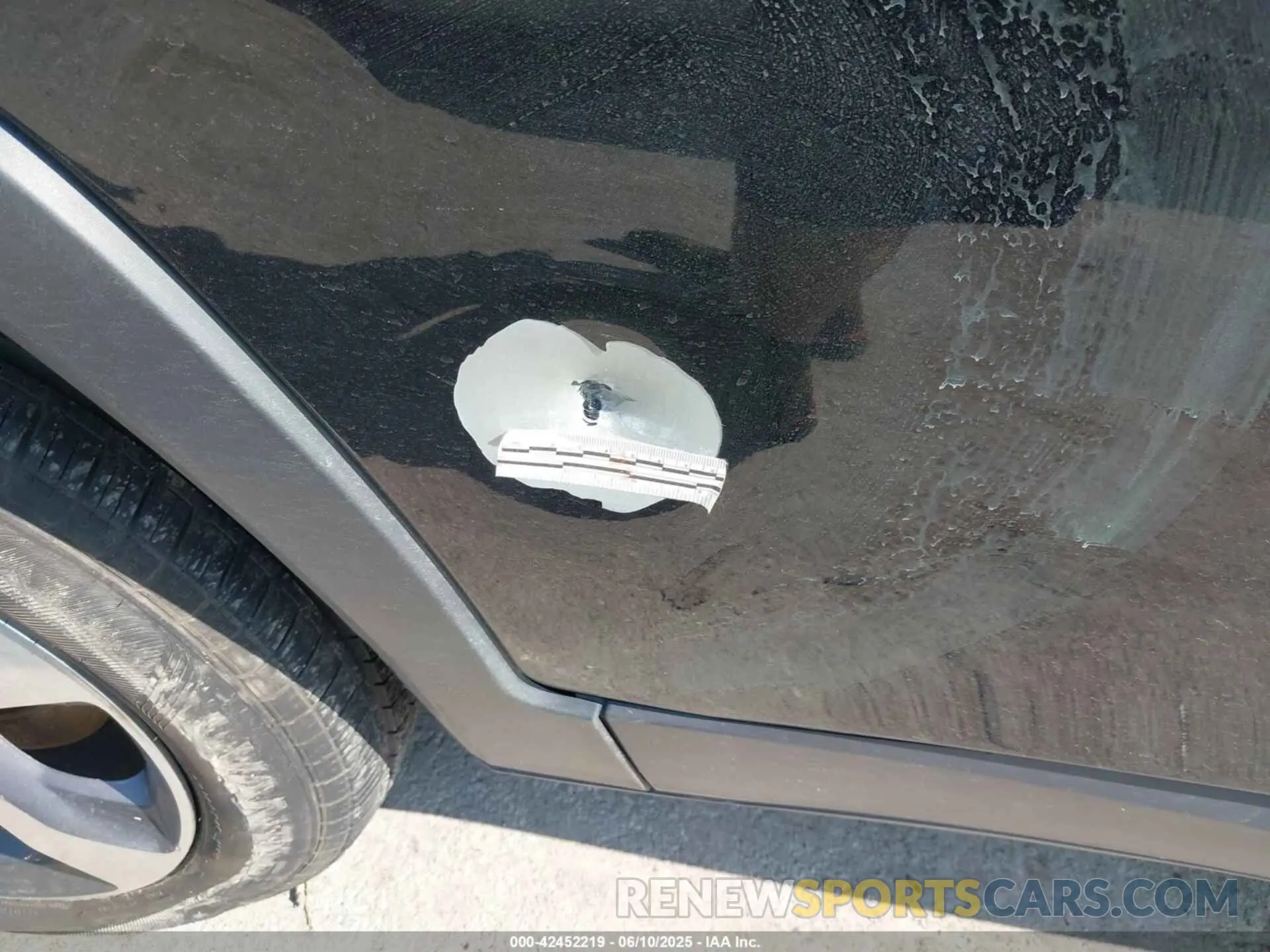 18 Photograph of a damaged car 1C4PJMDX0KD351884 JEEP CHEROKEE 2019
