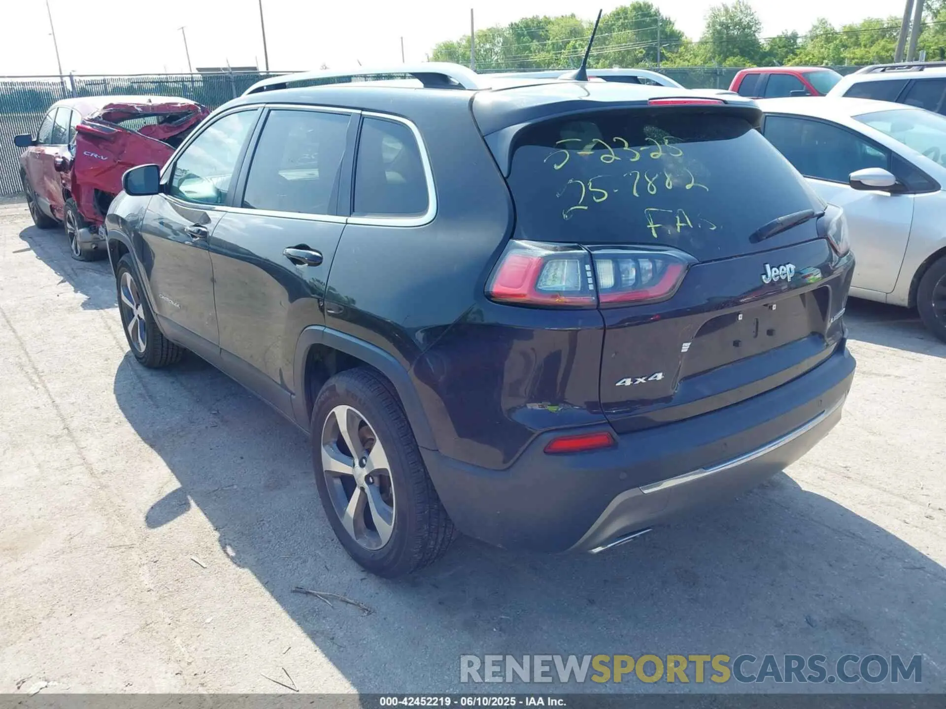 3 Photograph of a damaged car 1C4PJMDX0KD351884 JEEP CHEROKEE 2019