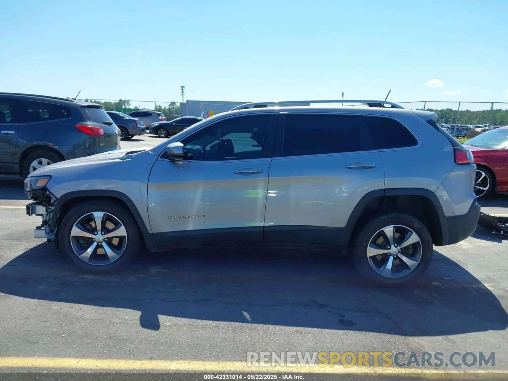 15 Photograph of a damaged car 1C4PJMDX1KD166355 JEEP CHEROKEE 2019
