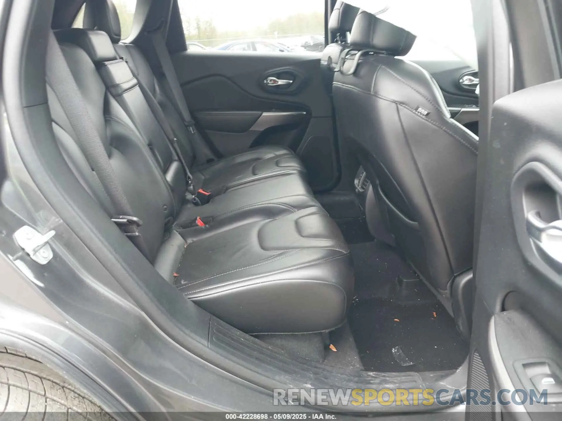 8 Фотография поврежденного автомобиля 1C4PJMDX1KD282994 JEEP CHEROKEE 2019