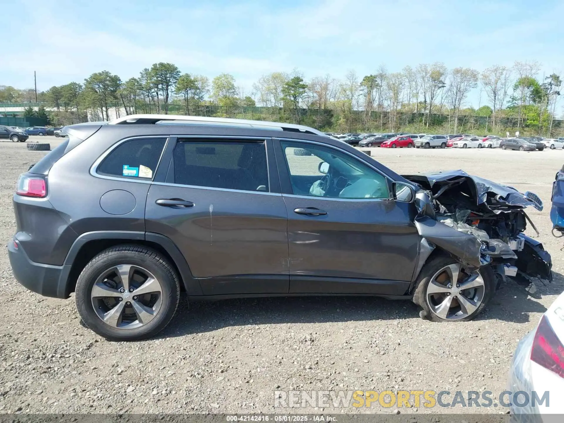 13 Photograph of a damaged car 1C4PJMDX1KD356852 JEEP CHEROKEE 2019