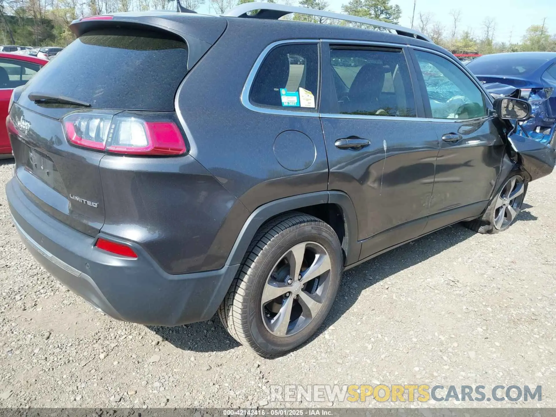 4 Photograph of a damaged car 1C4PJMDX1KD356852 JEEP CHEROKEE 2019