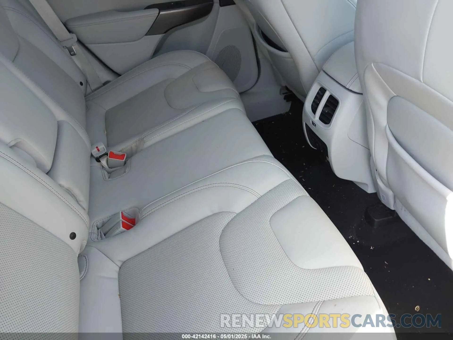 8 Photograph of a damaged car 1C4PJMDX1KD356852 JEEP CHEROKEE 2019