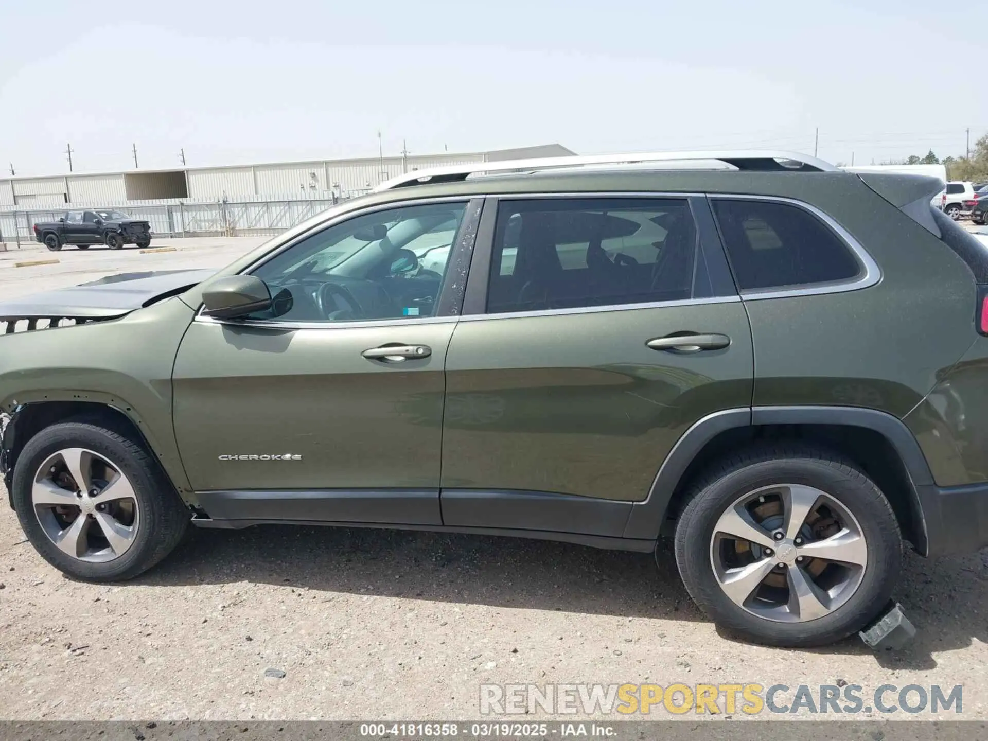 15 Photograph of a damaged car 1C4PJMDX2KD225218 JEEP CHEROKEE 2019