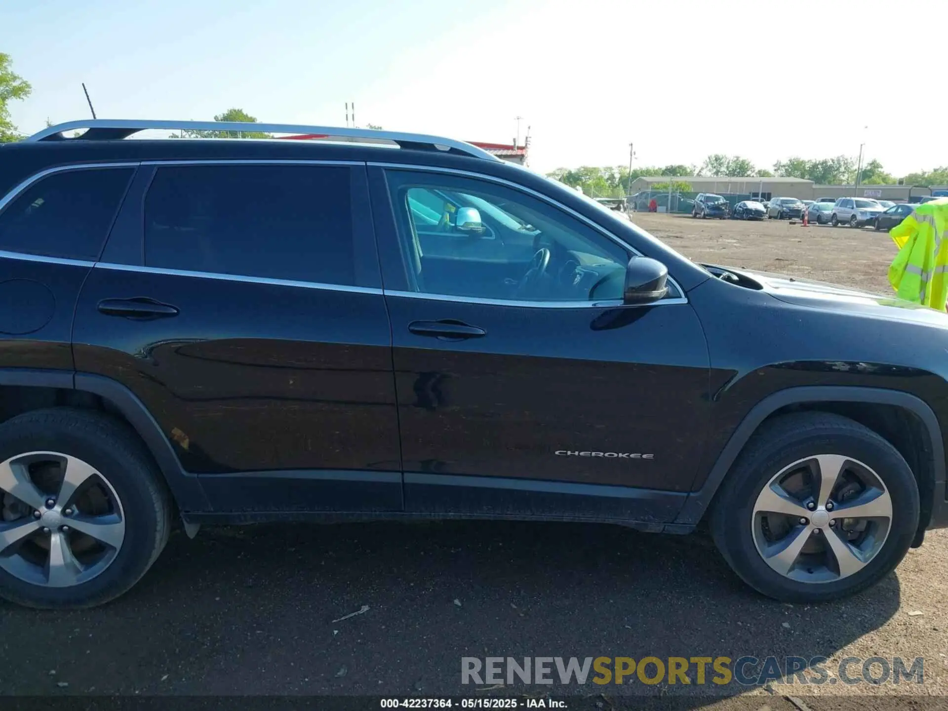 13 Photograph of a damaged car 1C4PJMDX2KD281255 JEEP CHEROKEE 2019