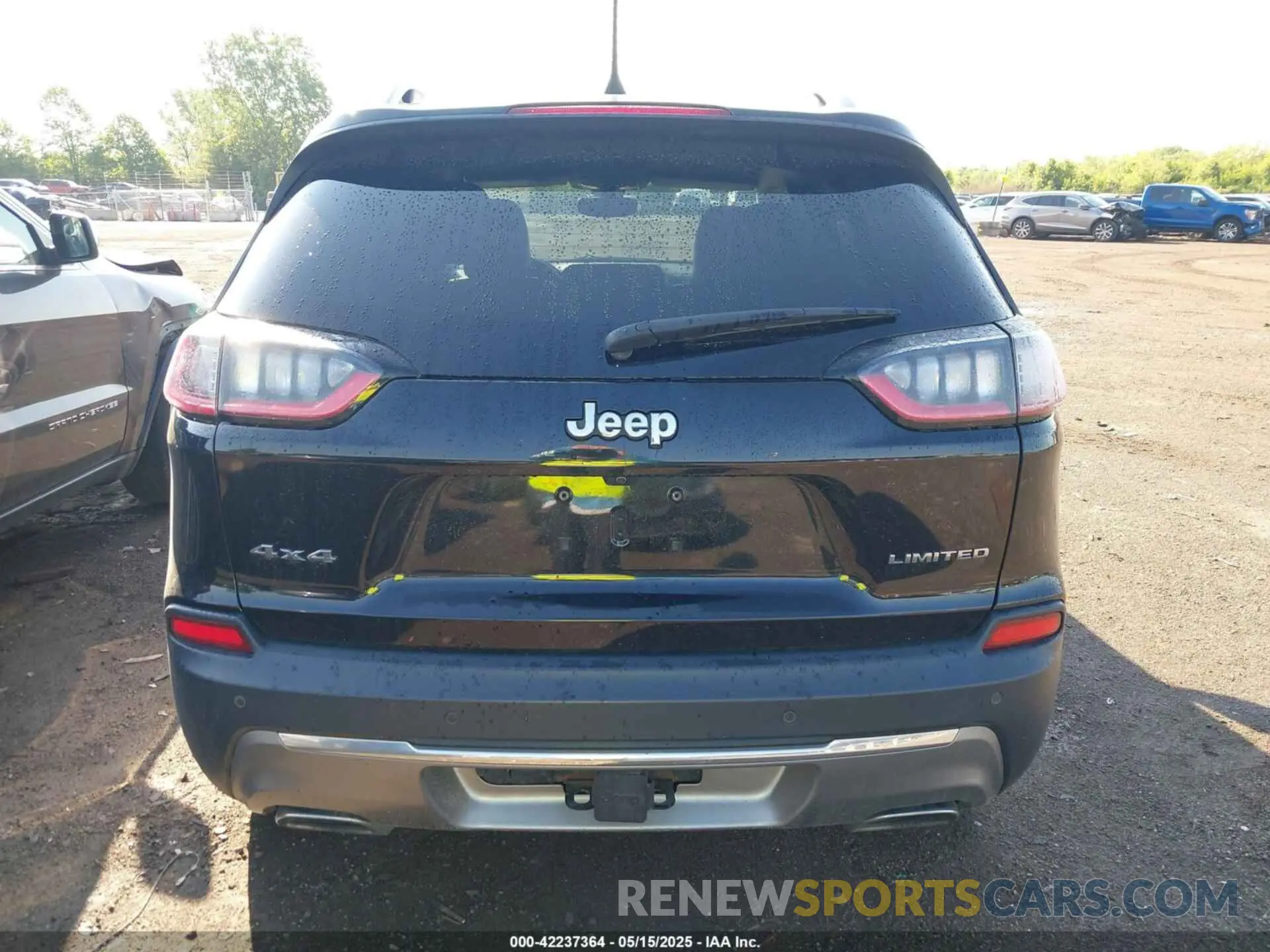 16 Photograph of a damaged car 1C4PJMDX2KD281255 JEEP CHEROKEE 2019