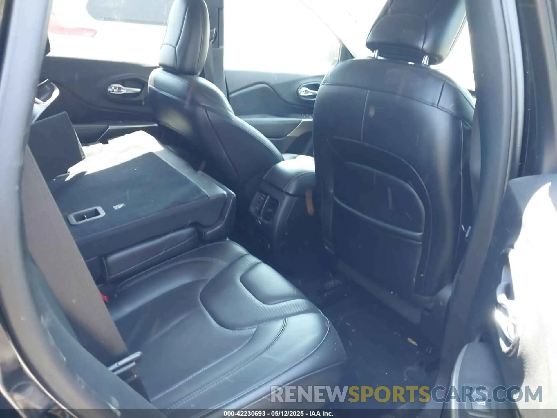 8 Фотография поврежденного автомобиля 1C4PJMDX2KD417030 JEEP CHEROKEE 2019