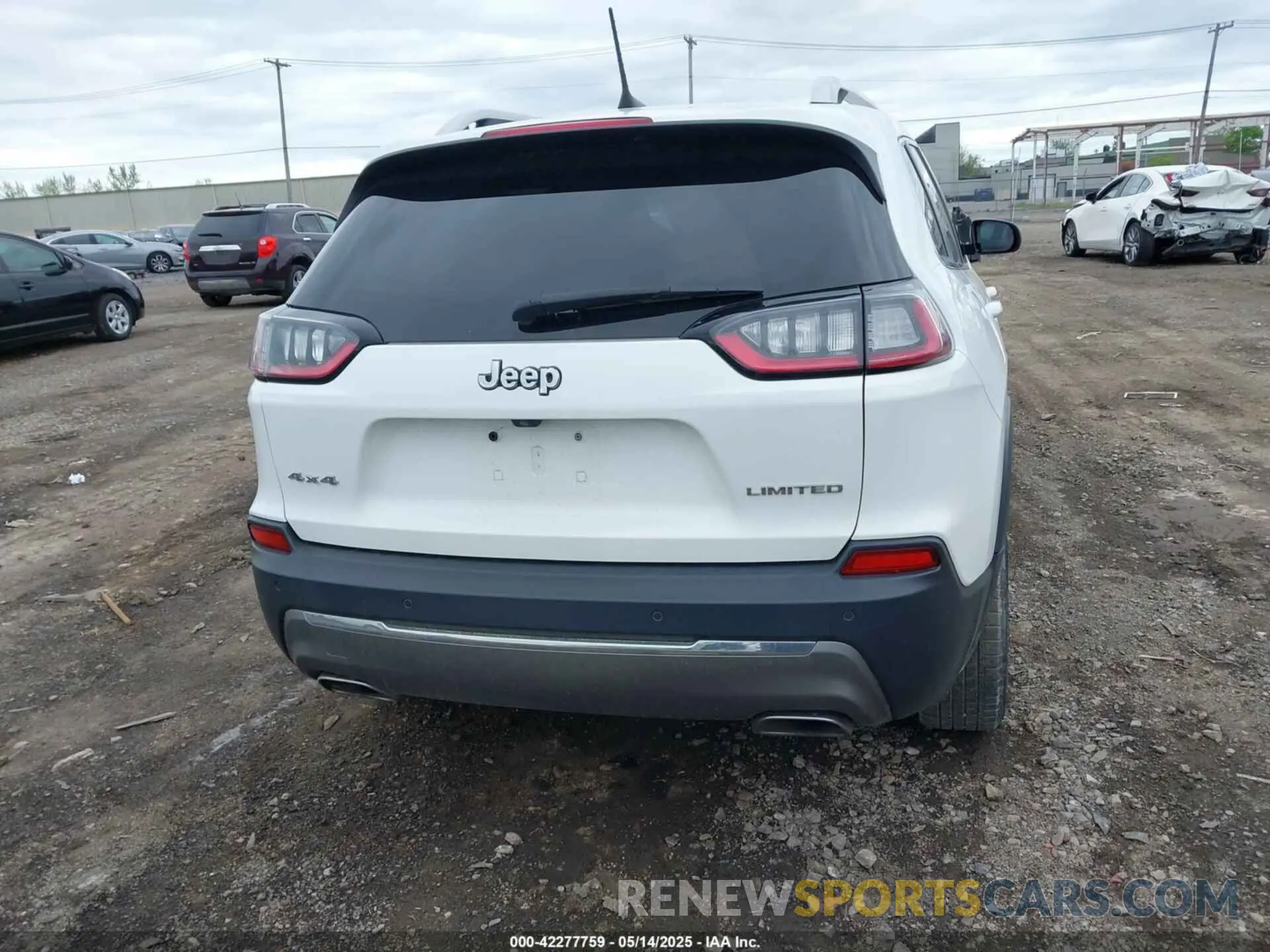 16 Photograph of a damaged car 1C4PJMDX4KD198152 JEEP CHEROKEE 2019
