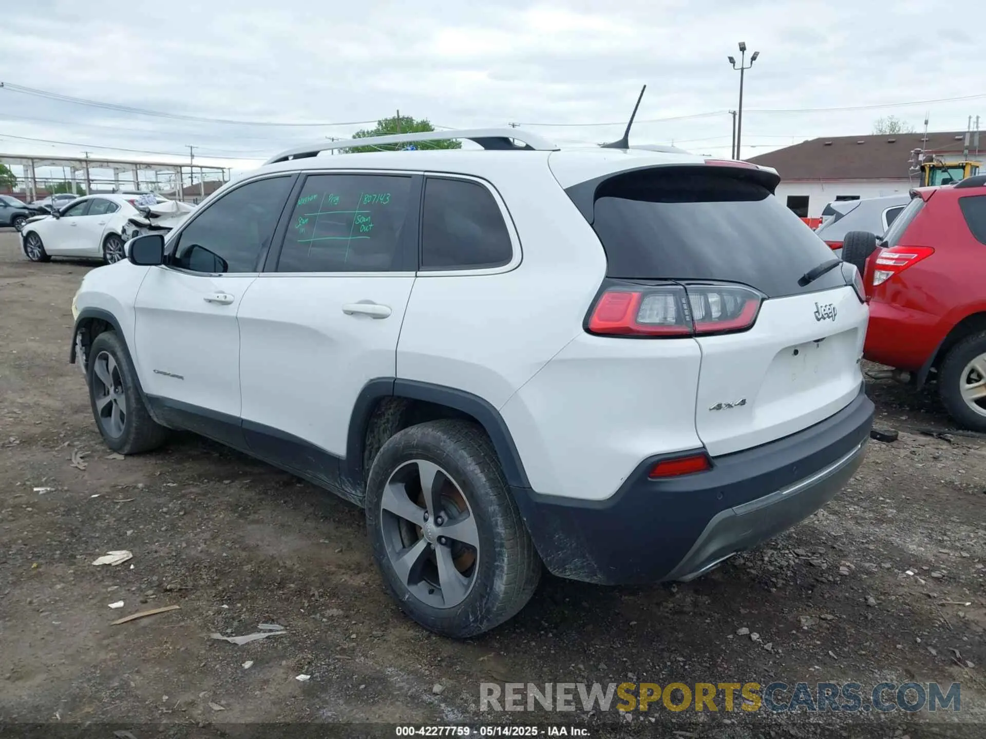 3 Photograph of a damaged car 1C4PJMDX4KD198152 JEEP CHEROKEE 2019