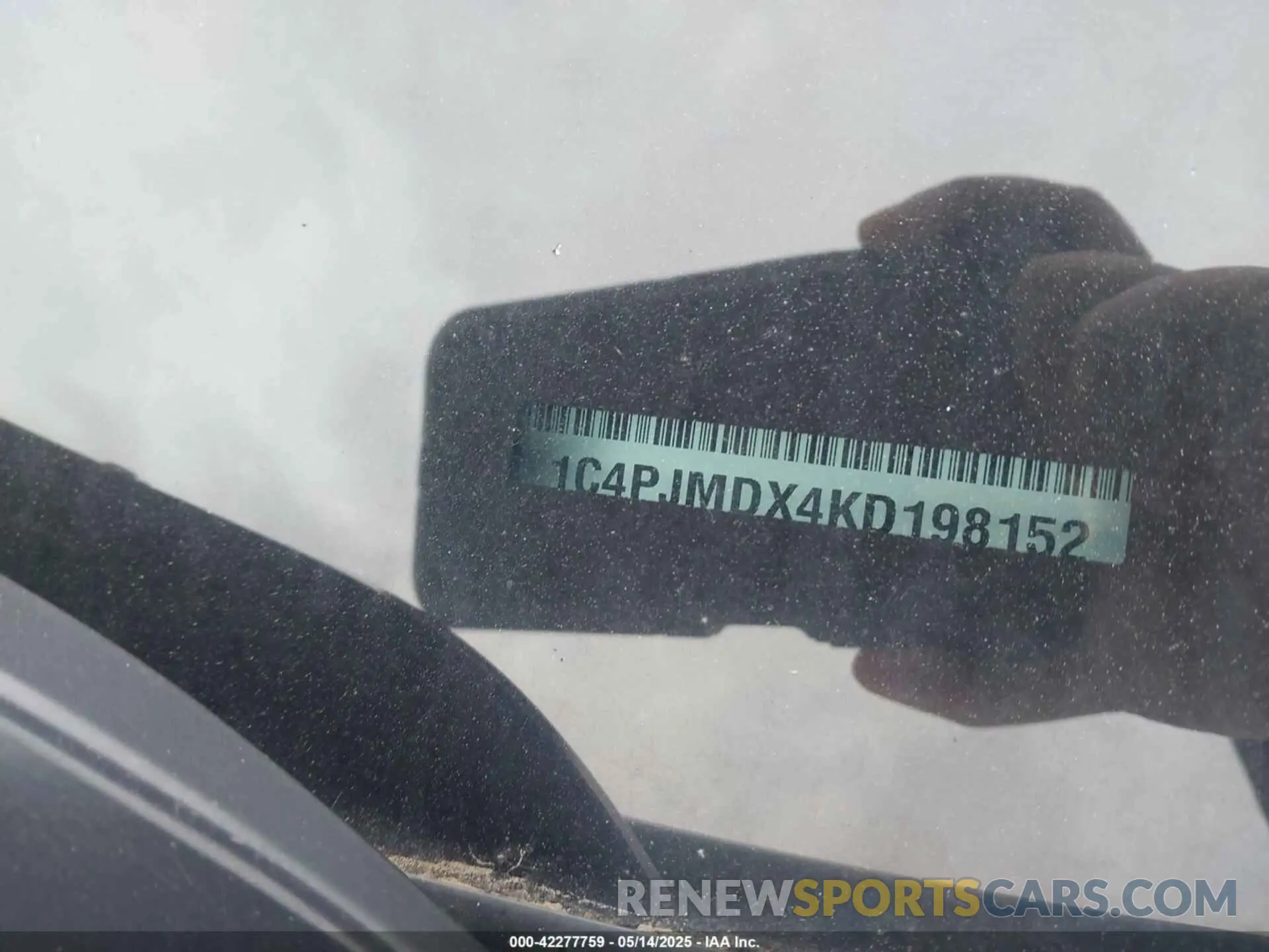 9 Photograph of a damaged car 1C4PJMDX4KD198152 JEEP CHEROKEE 2019