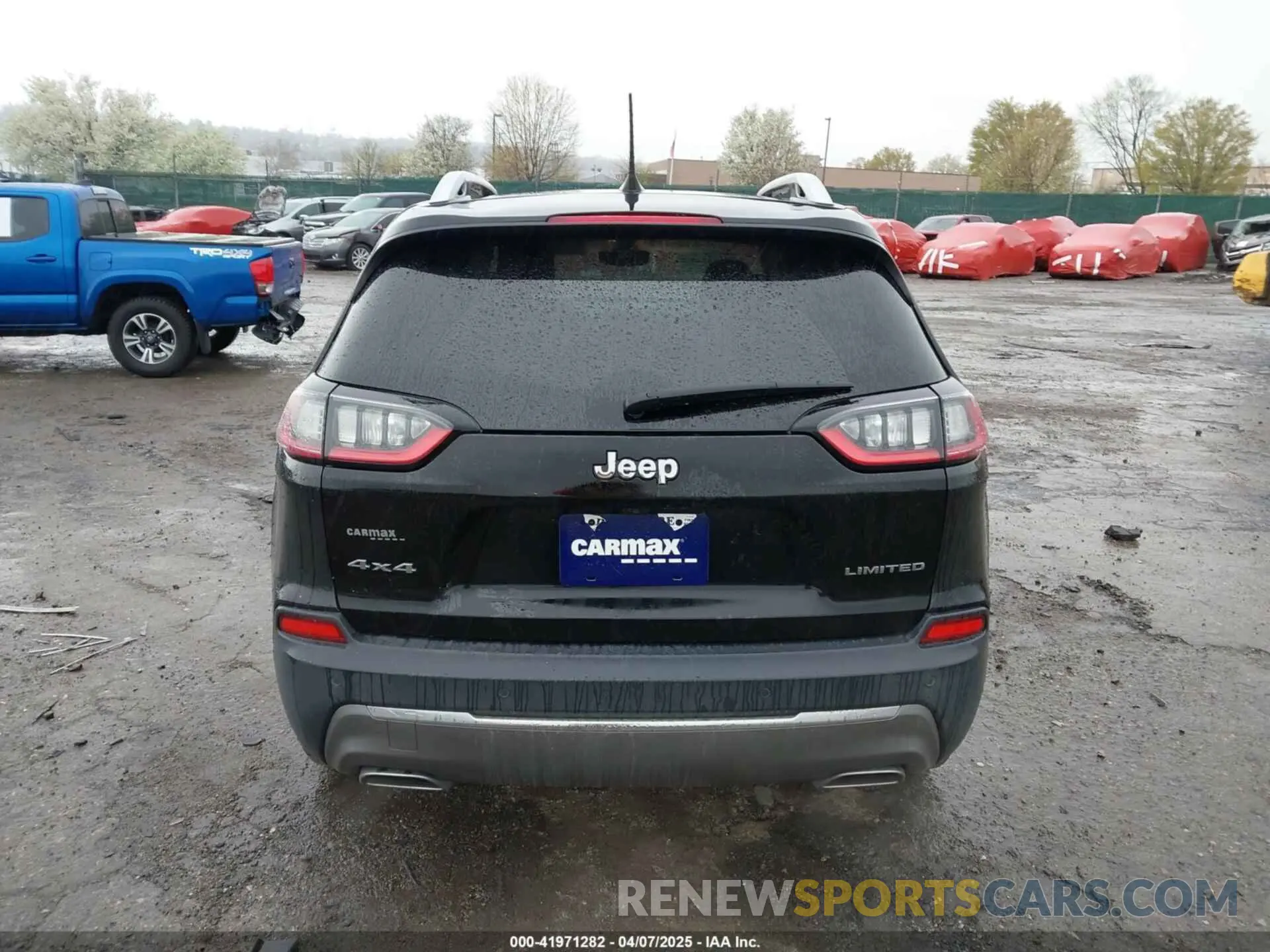 17 Photograph of a damaged car 1C4PJMDX4KD251190 JEEP CHEROKEE 2019
