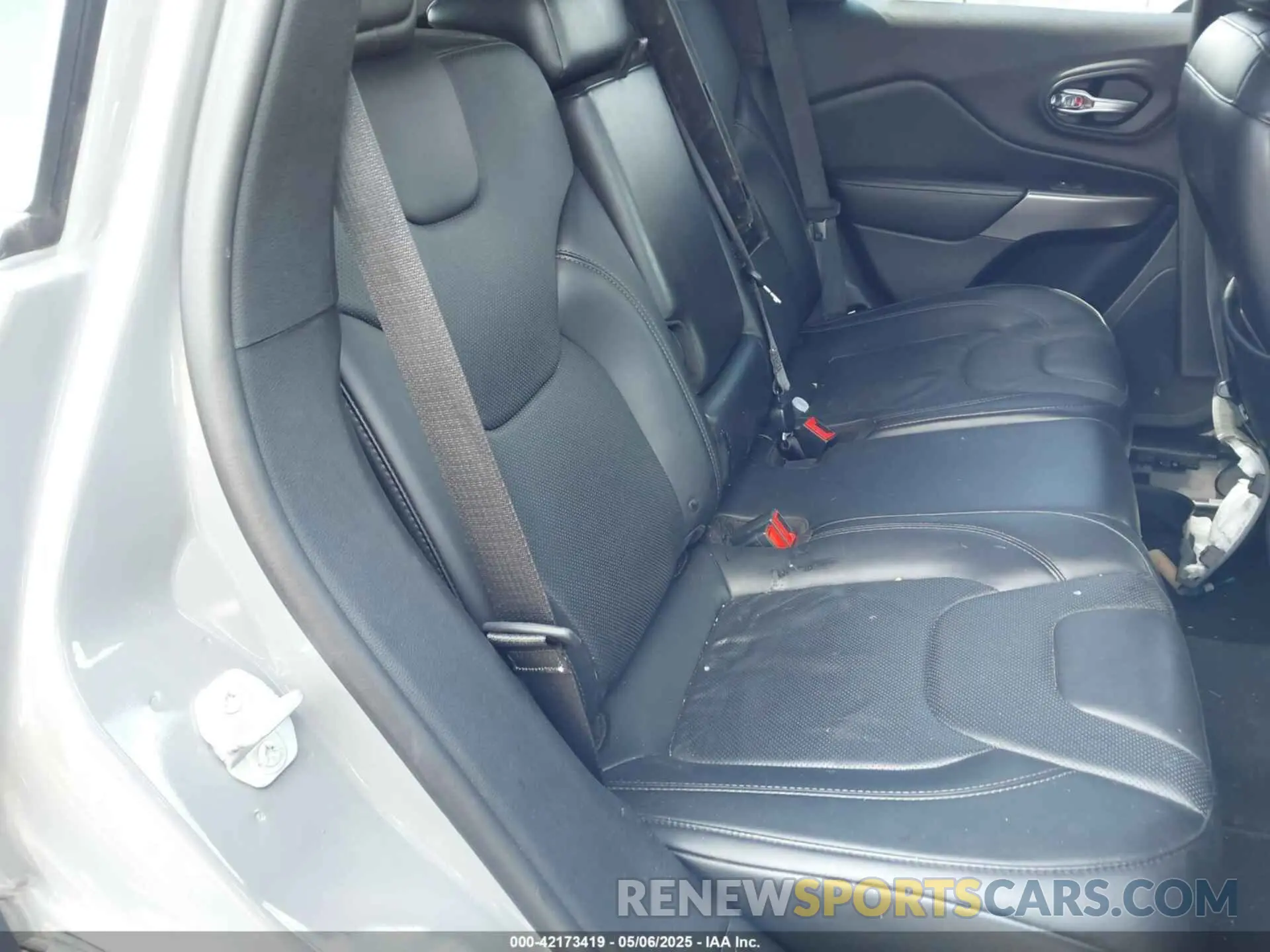 8 Фотография поврежденного автомобиля 1C4PJMDX4KD451079 JEEP CHEROKEE 2019