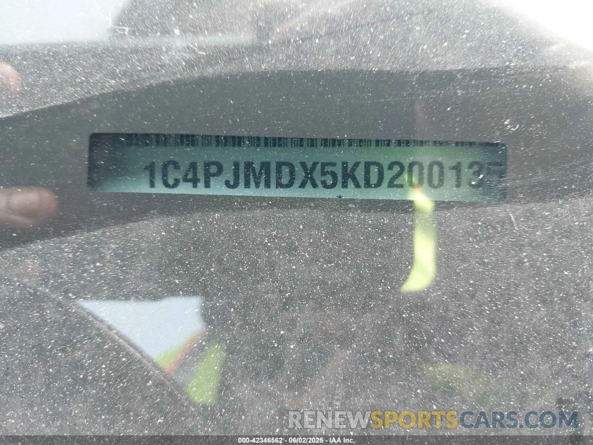 16 Photograph of a damaged car 1C4PJMDX5KD200135 JEEP CHEROKEE 2019